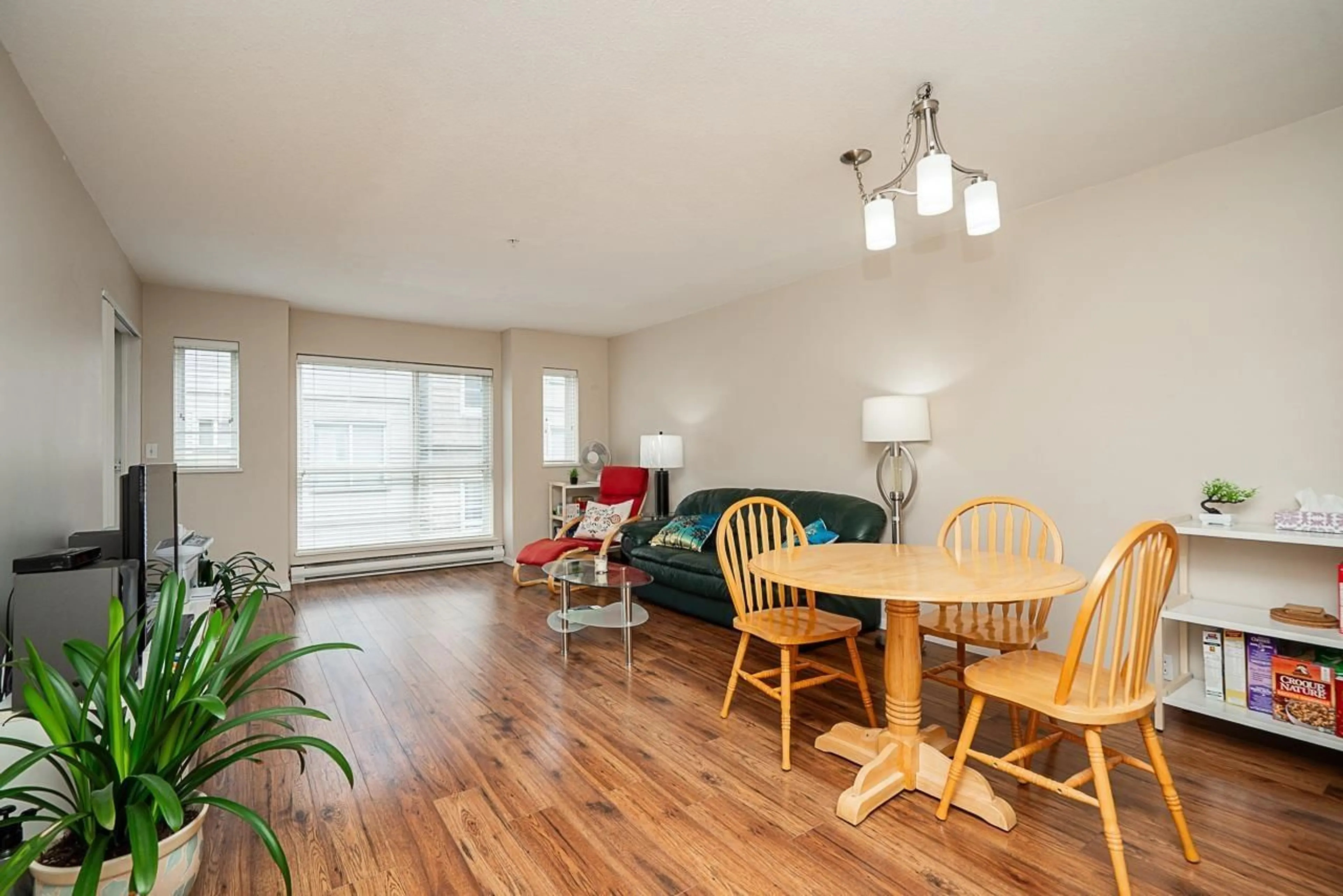 Living room with furniture, wood/laminate floor for 302 - 5499 203, Langley British Columbia V3A1W1