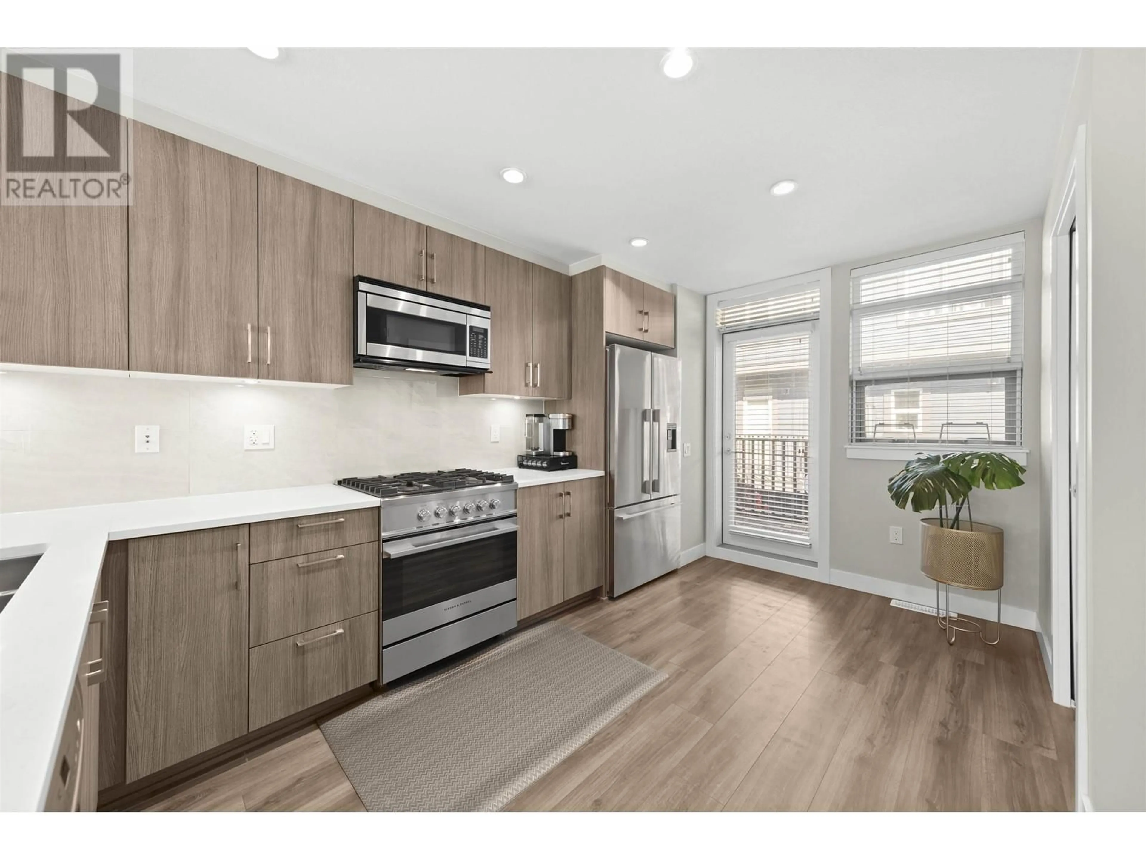 Open concept kitchen, wood/laminate floor for 97 - 4991 NO. 5 ROAD, Richmond British Columbia V6X0S9