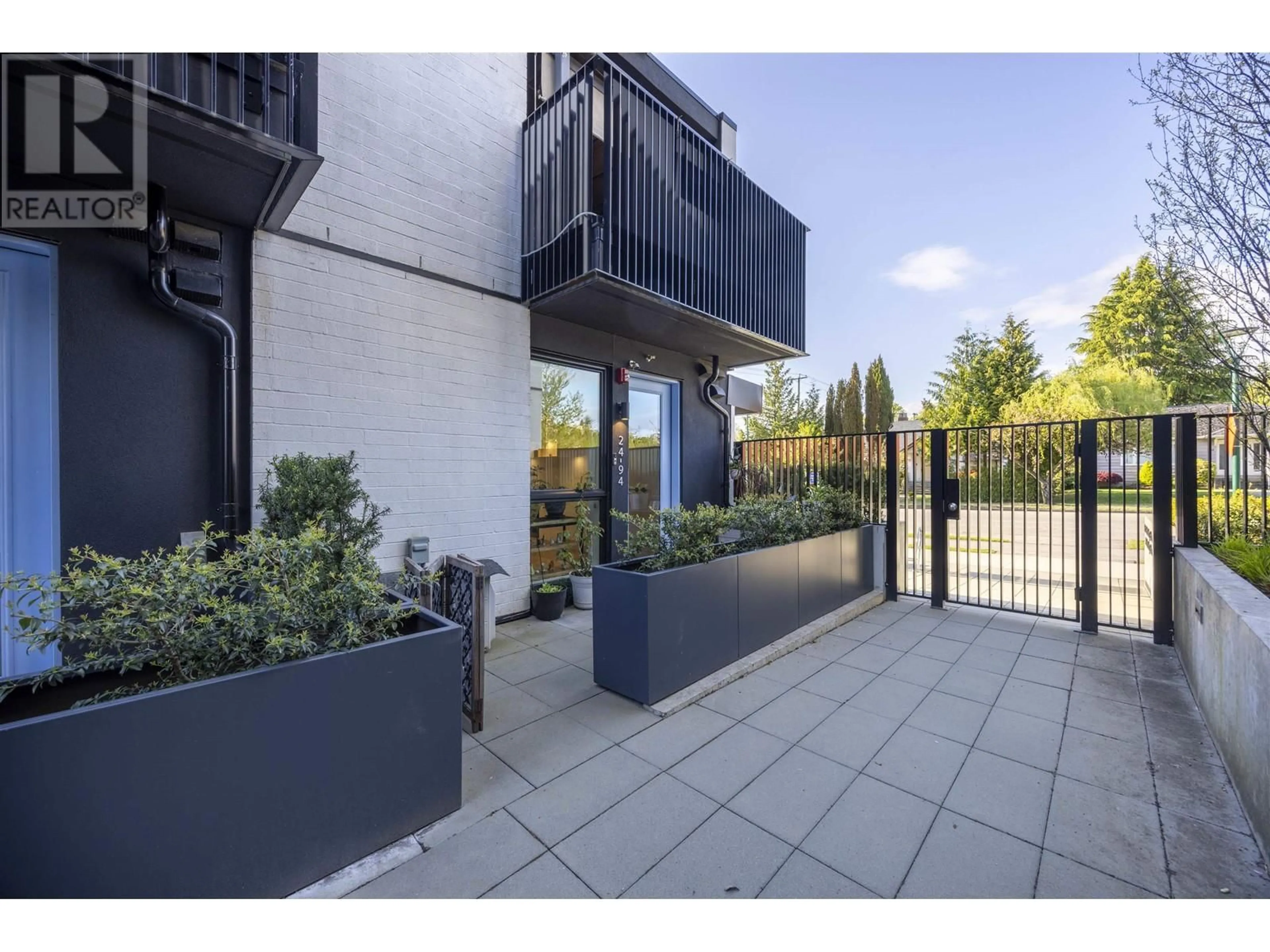 Patio, street for 24 - 94 KING EDWARD AVENUE, Vancouver British Columbia V5Y0N6