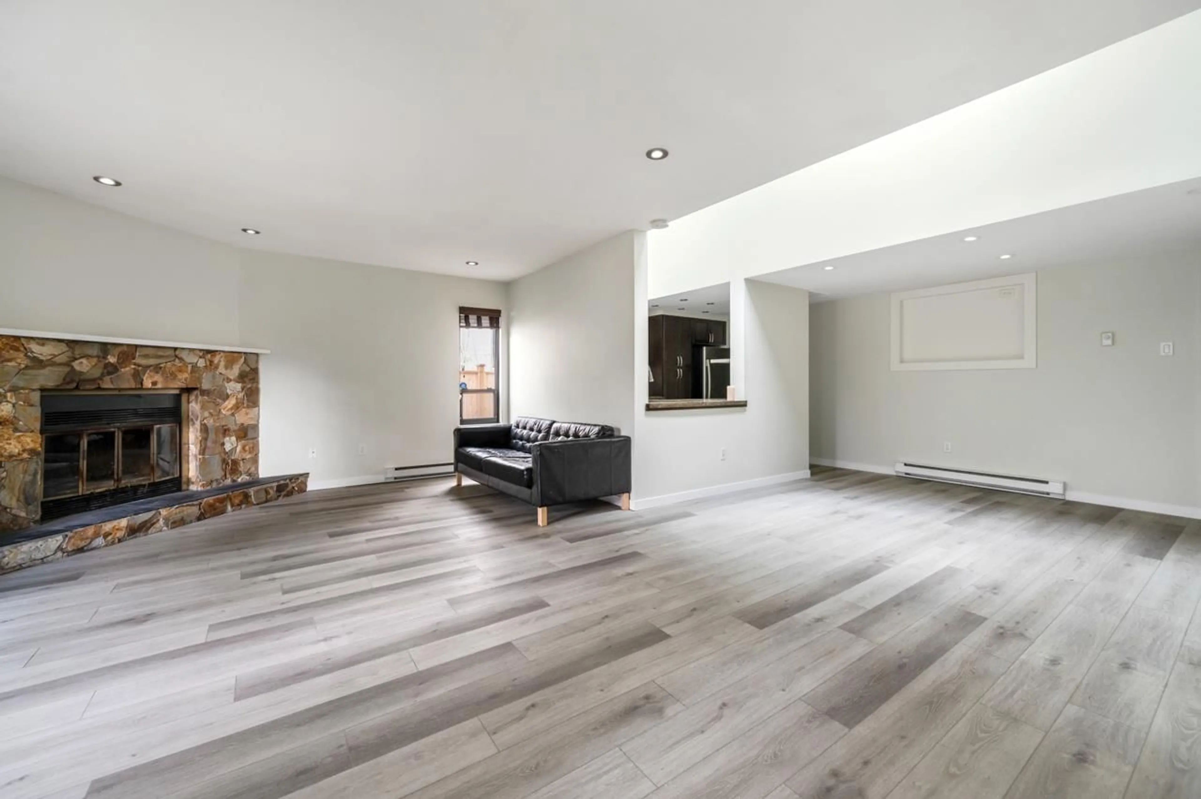 Living room with furniture, wood/laminate floor for 19410 61, Surrey British Columbia V3S7L3