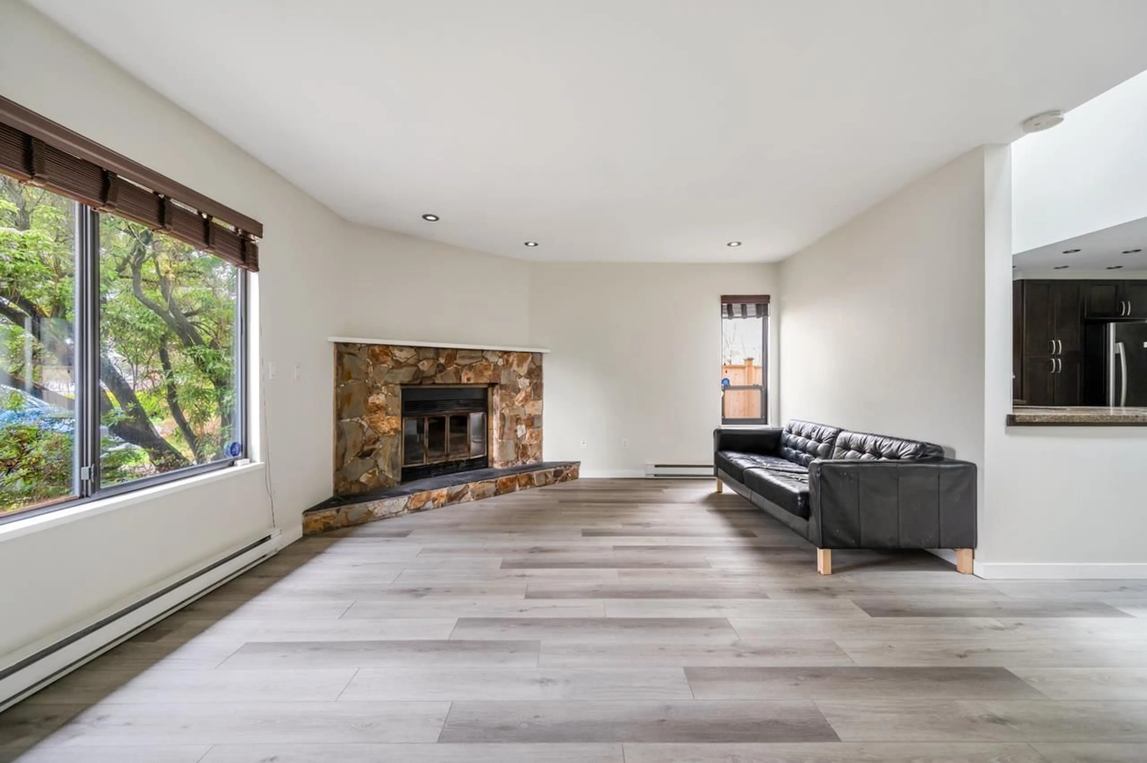 Living room with furniture, unknown for 19410 61, Surrey British Columbia V3S7L3