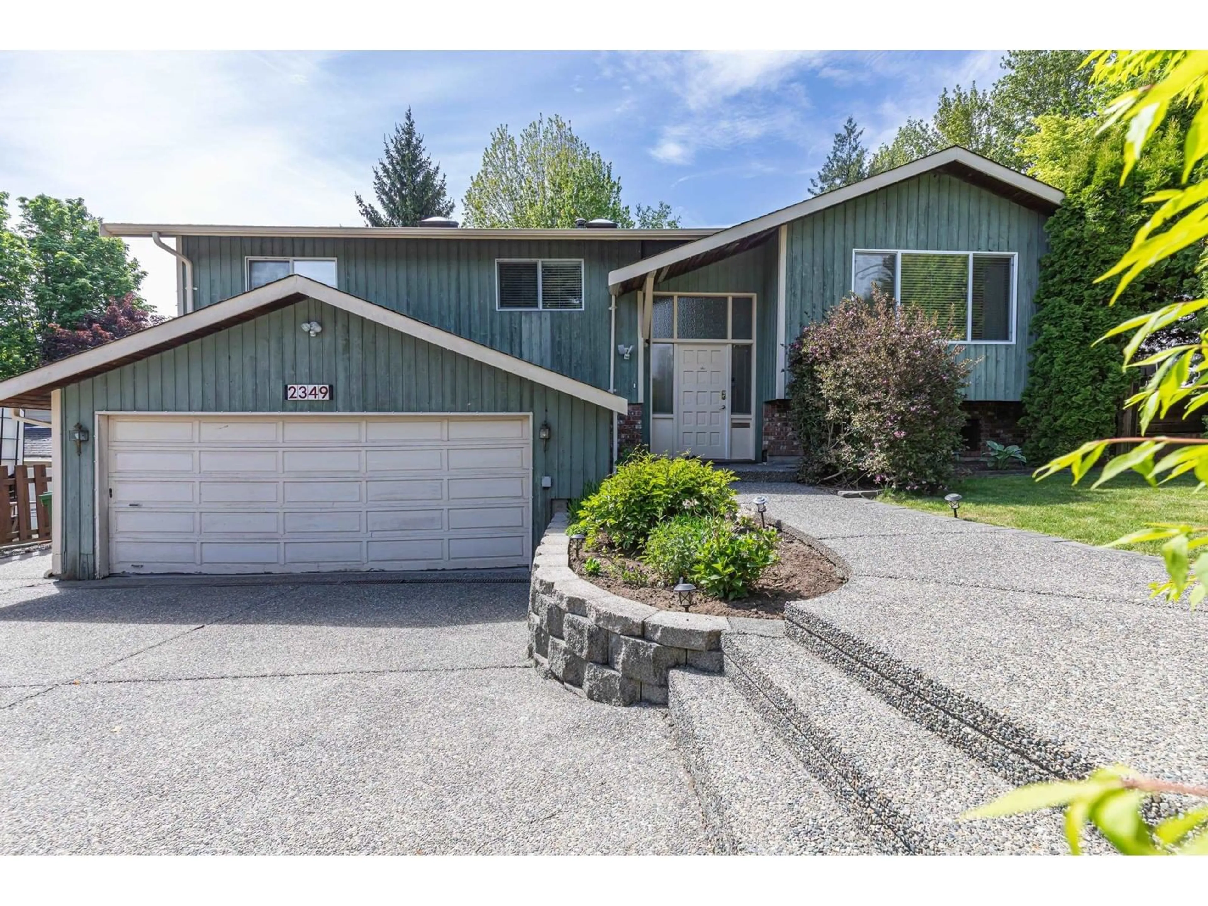 Home with vinyl exterior material, street for 2349 MIRAUN, Abbotsford British Columbia V2S5L8