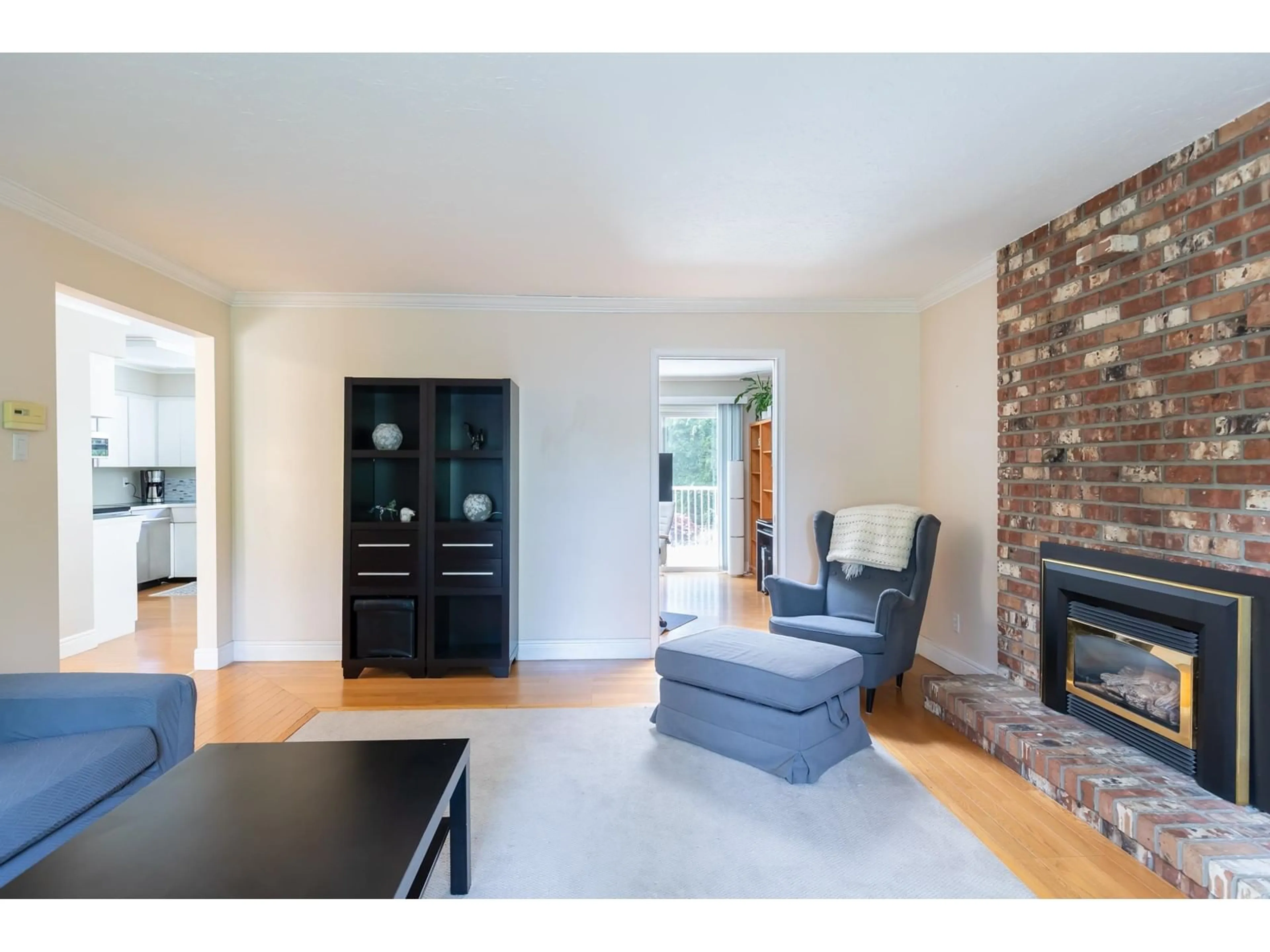 Living room with furniture, unknown for 2349 MIRAUN, Abbotsford British Columbia V2S5L8