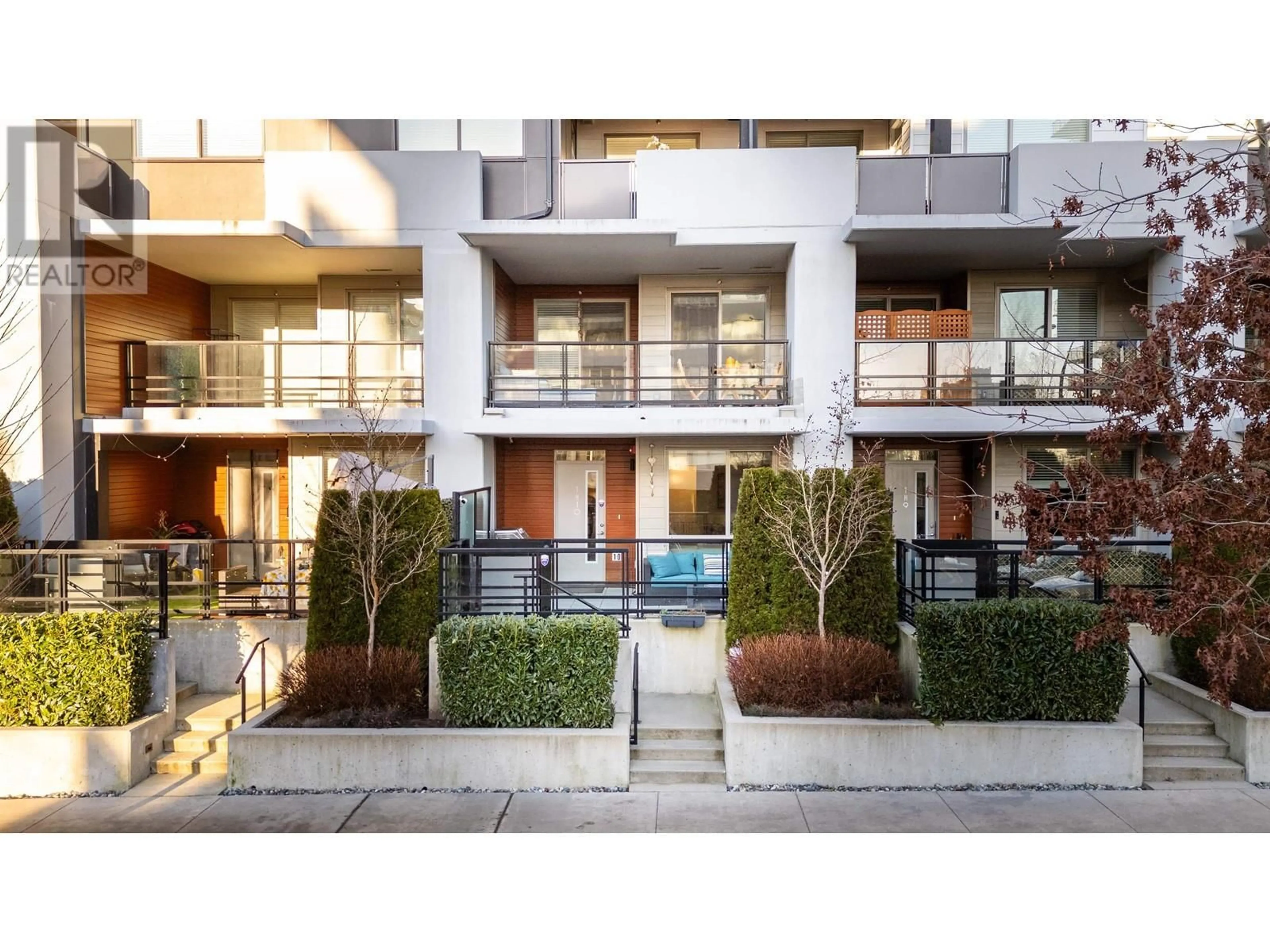 Patio, street for 108 8TH STREET, North Vancouver British Columbia V7L0H1