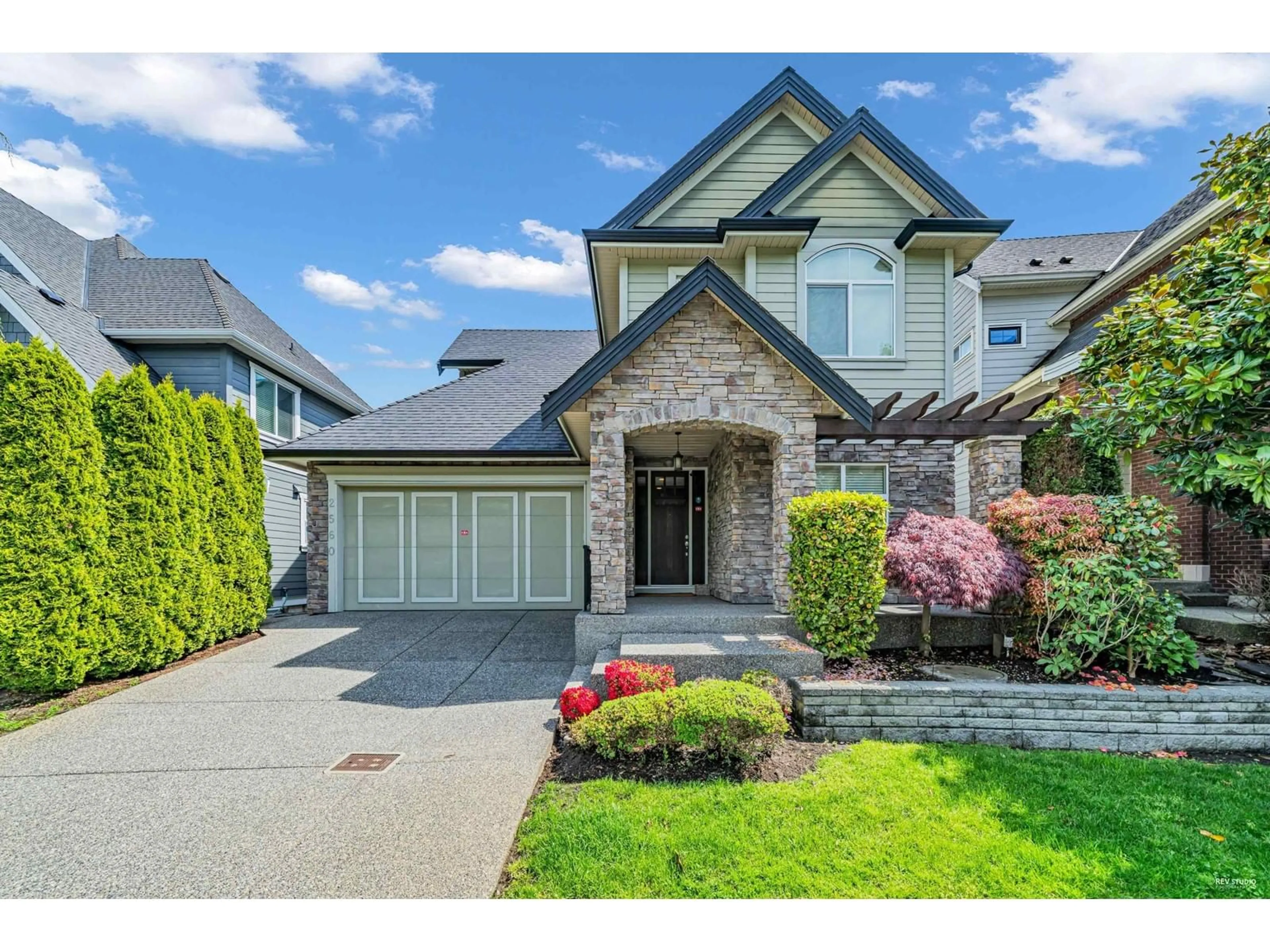 Home with vinyl exterior material, street for 2560 162, Surrey British Columbia V3Z6Z3