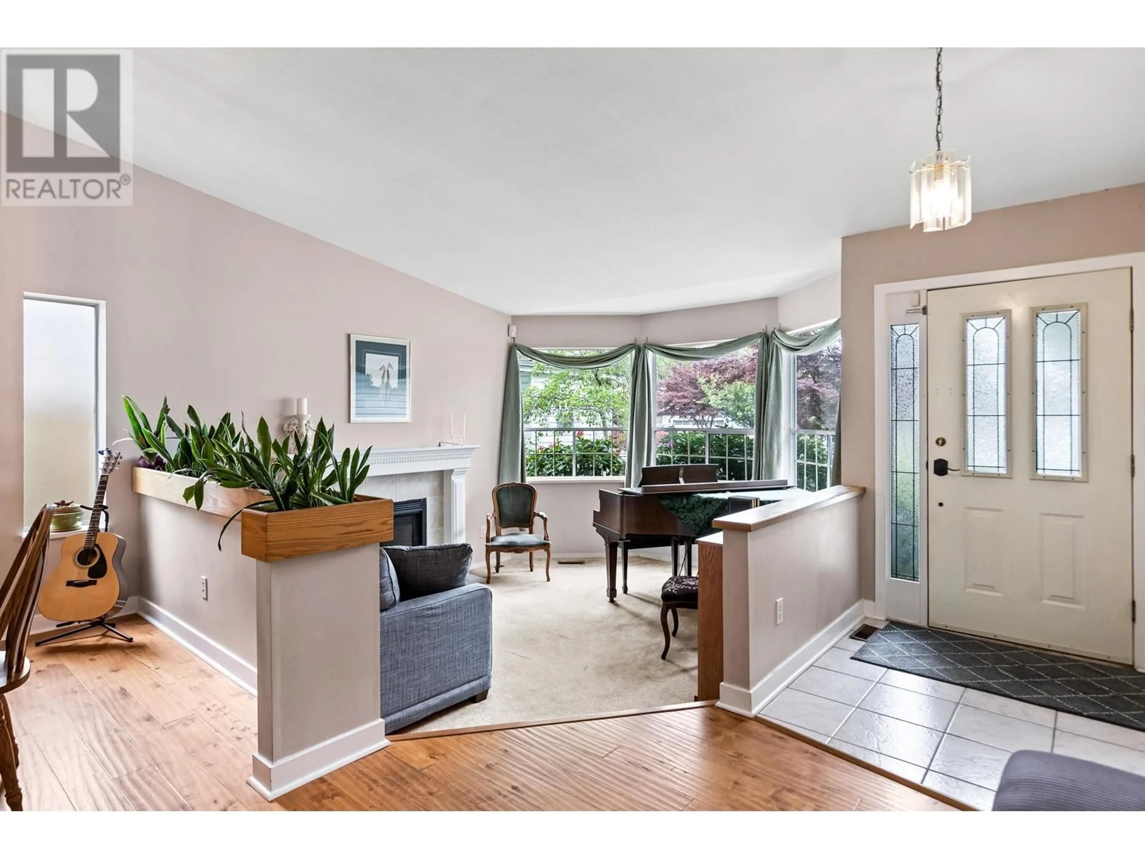 Indoor entryway for 21972 126 AVENUE, Maple Ridge British Columbia V2X0V5