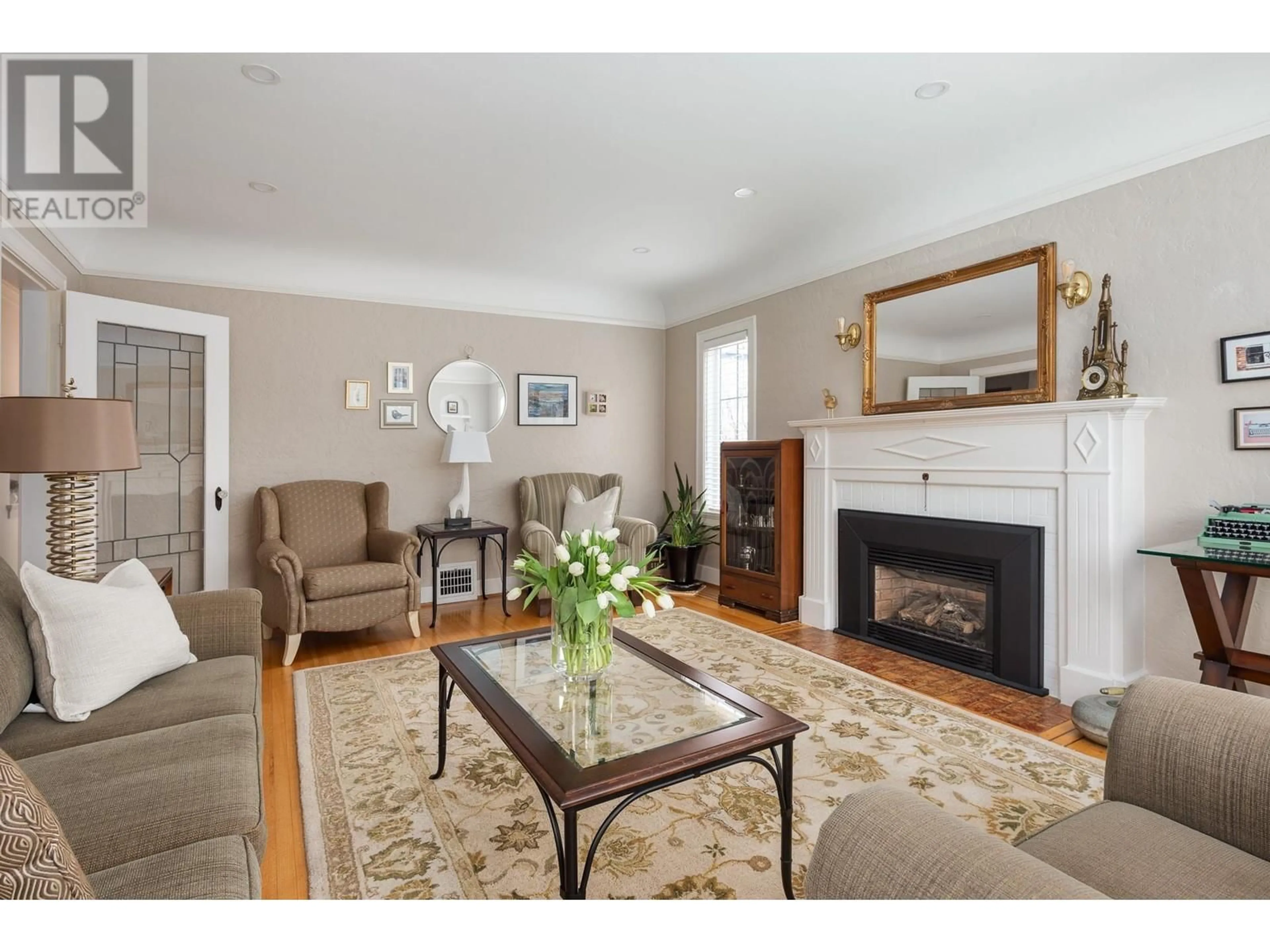 Living room with furniture, wood/laminate floor for 438 4TH STREET, New Westminster British Columbia V3L2V4