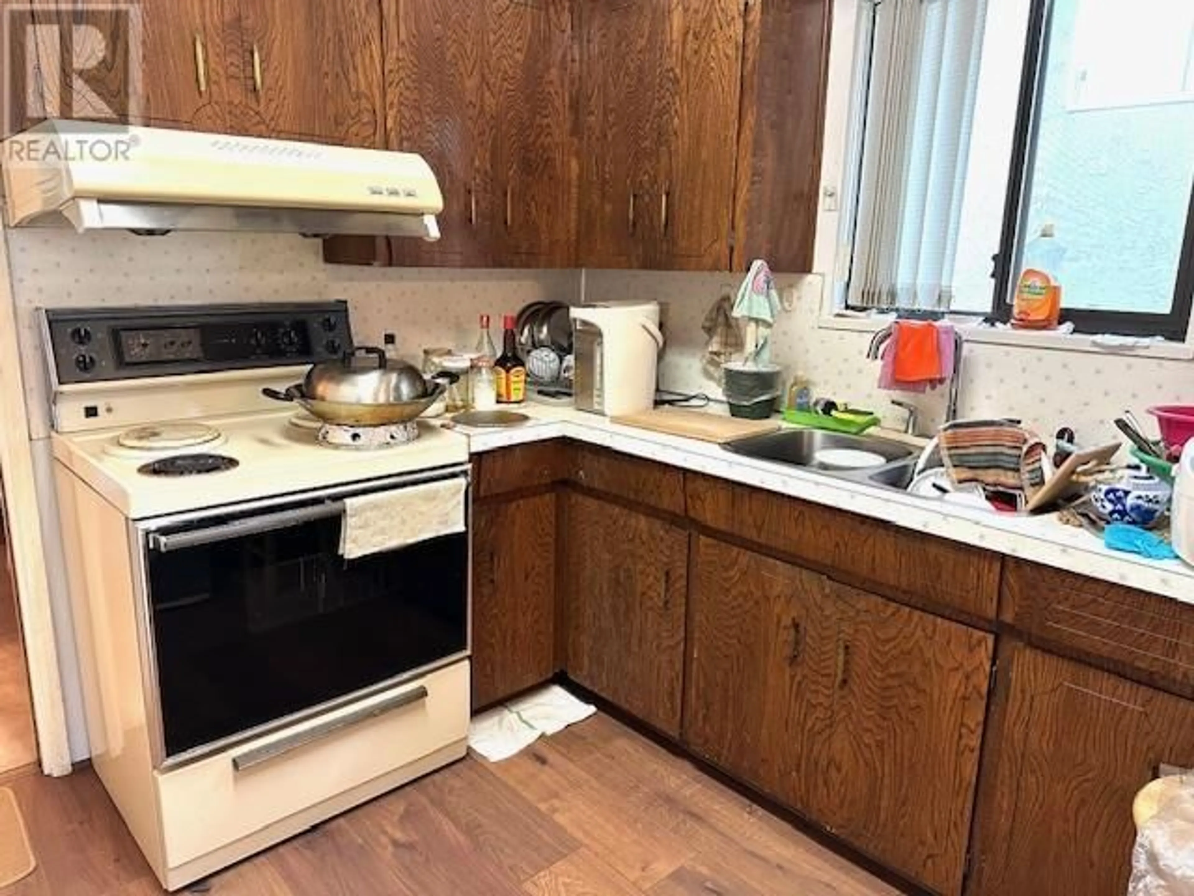 Standard kitchen, wood/laminate floor for 3437 45TH AVENUE, Vancouver British Columbia V5R3E9
