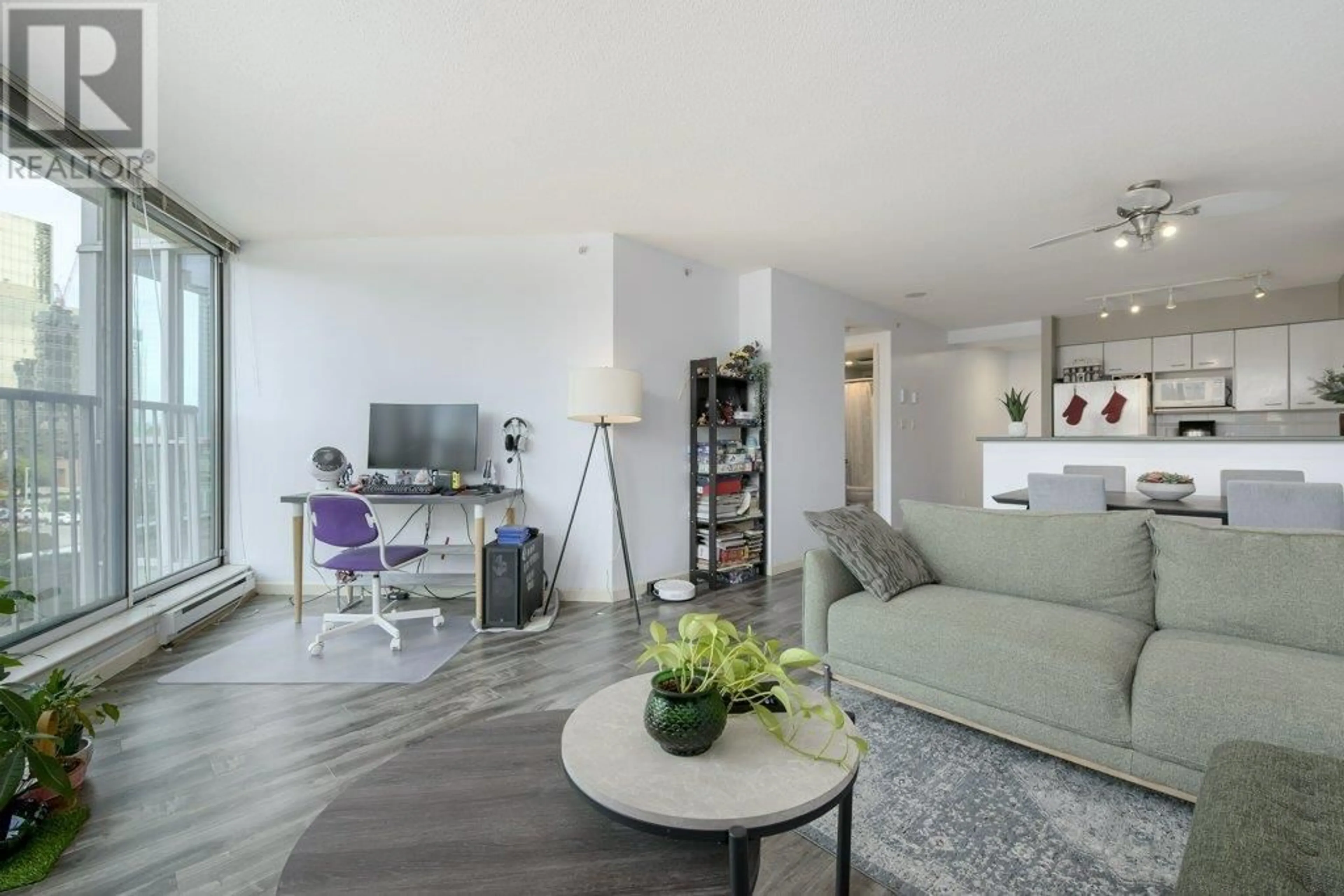 Living room with furniture, unknown for 303 - 6088 WILLINGDON AVENUE, Burnaby British Columbia V5H4V2