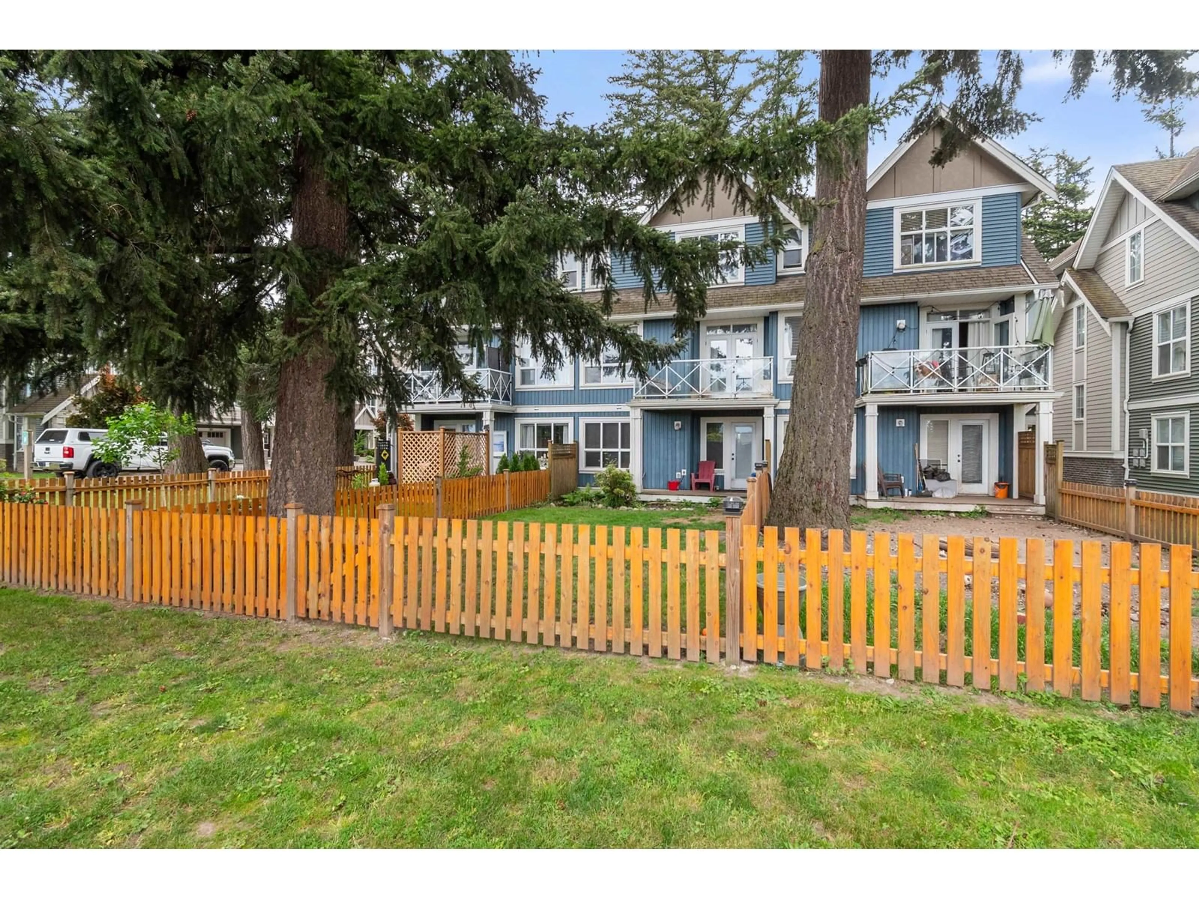 A pic from outside/outdoor area/front of a property/back of a property/a pic from drone, water/lake/river/ocean view for 41 - 5837 SAPPERS WAY, Chilliwack British Columbia V2R0G4