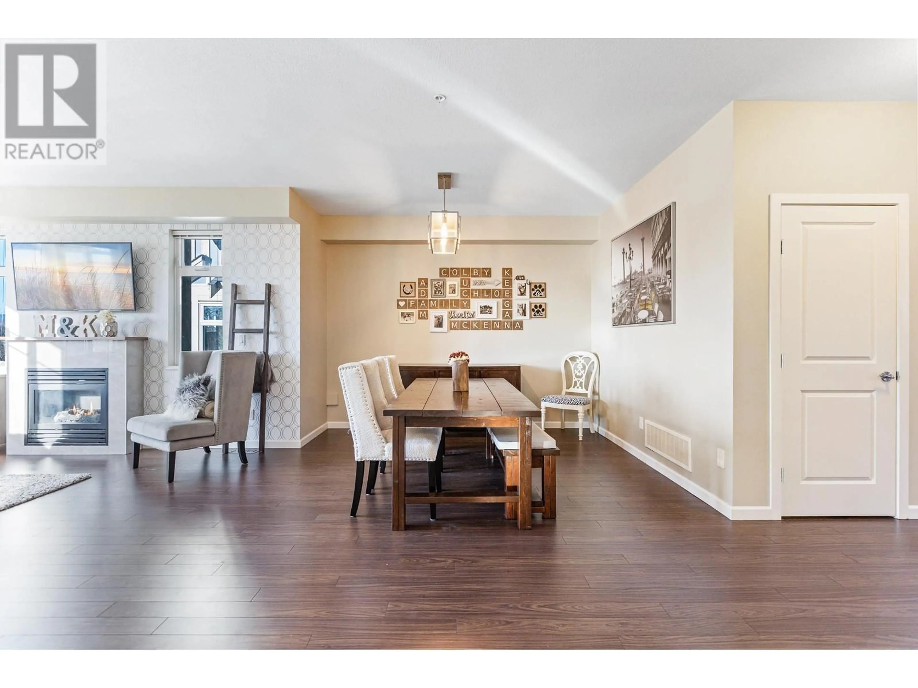 Dining room, wood/laminate floor for 10138 241A STREET, Maple Ridge British Columbia V2W0E6