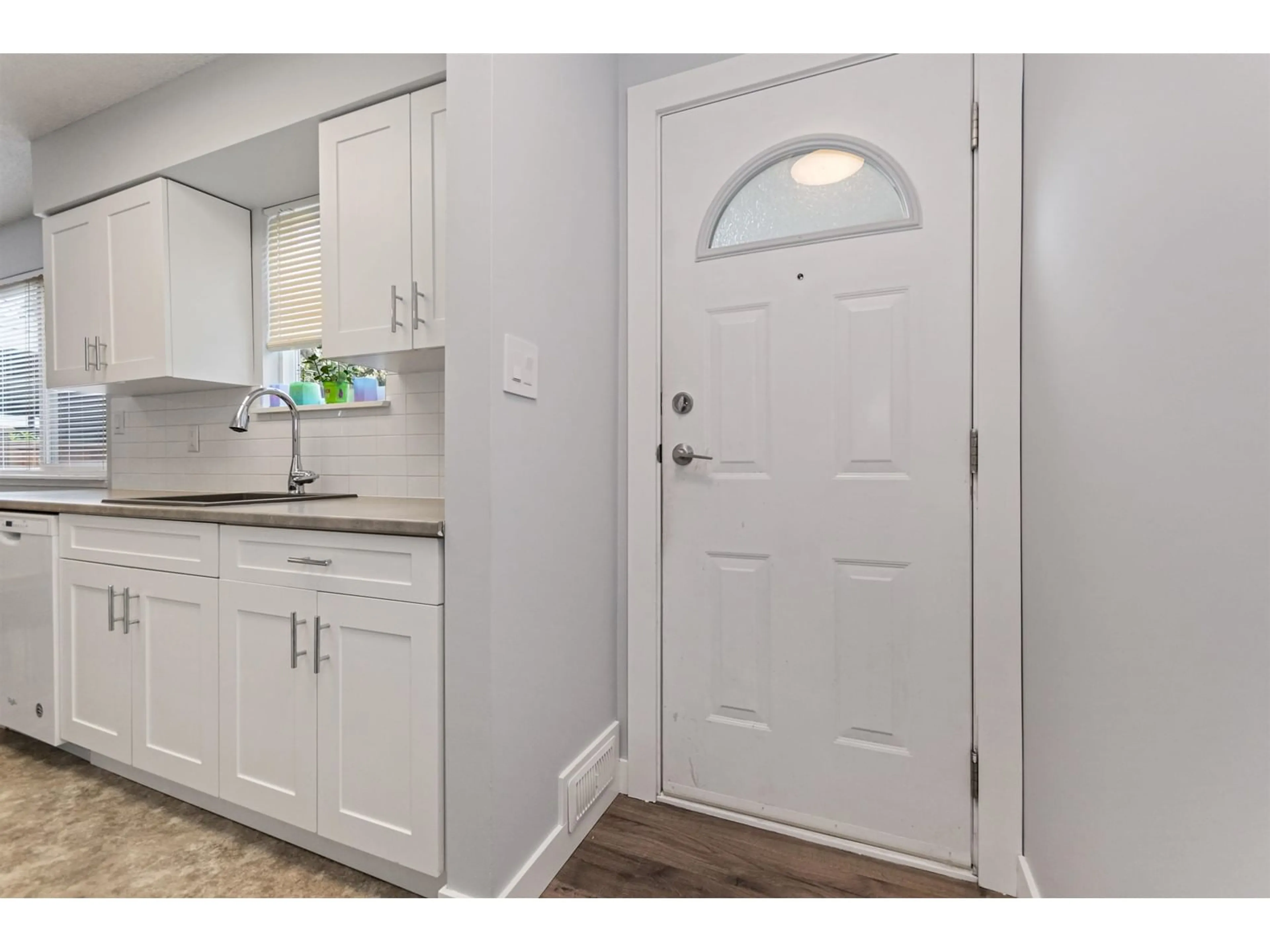 Indoor entryway for 69 - 45185 WOLFE ROAD, Chilliwack British Columbia V2P1V5