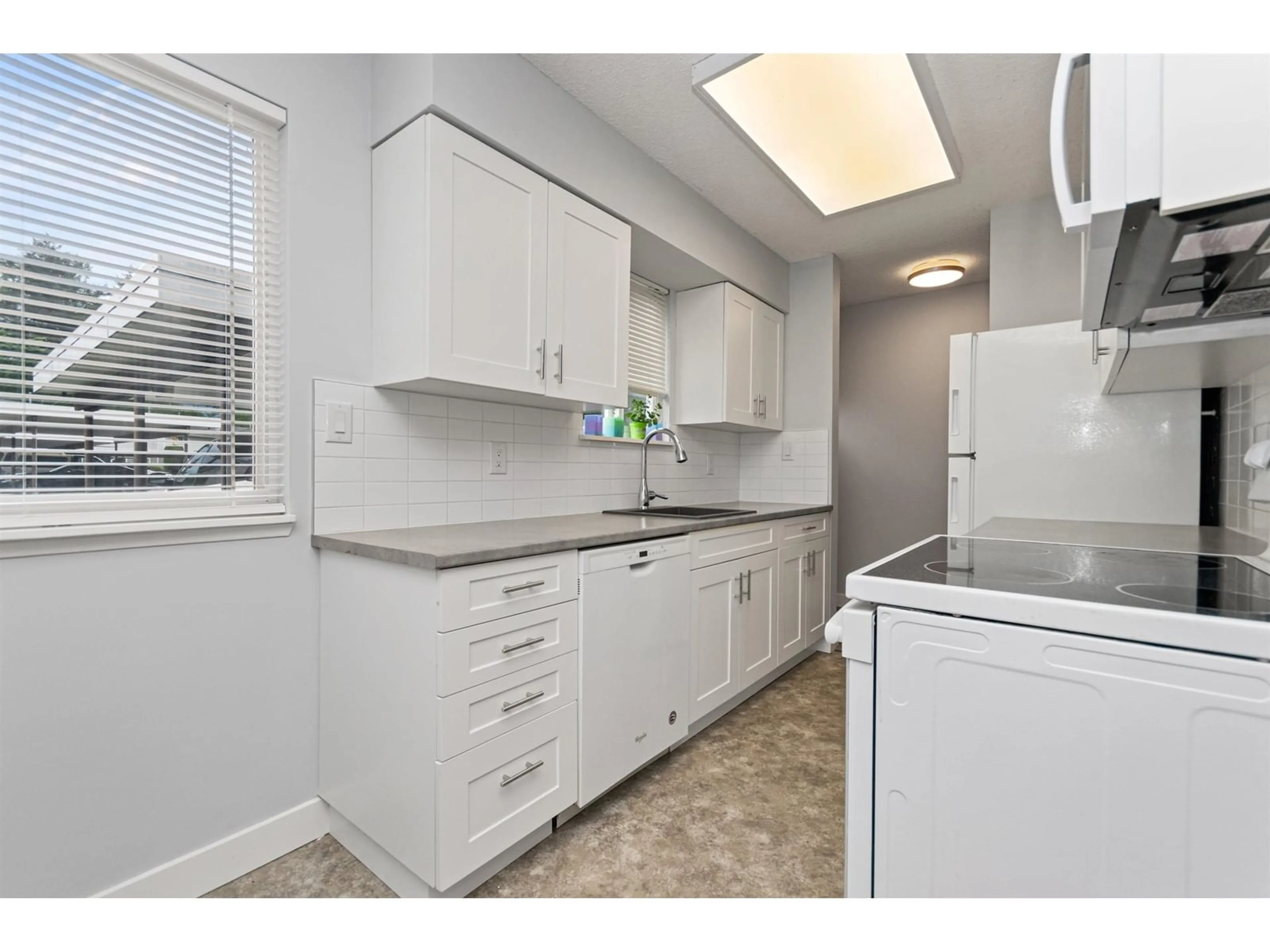Standard kitchen, unknown for 69 - 45185 WOLFE ROAD, Chilliwack British Columbia V2P1V5