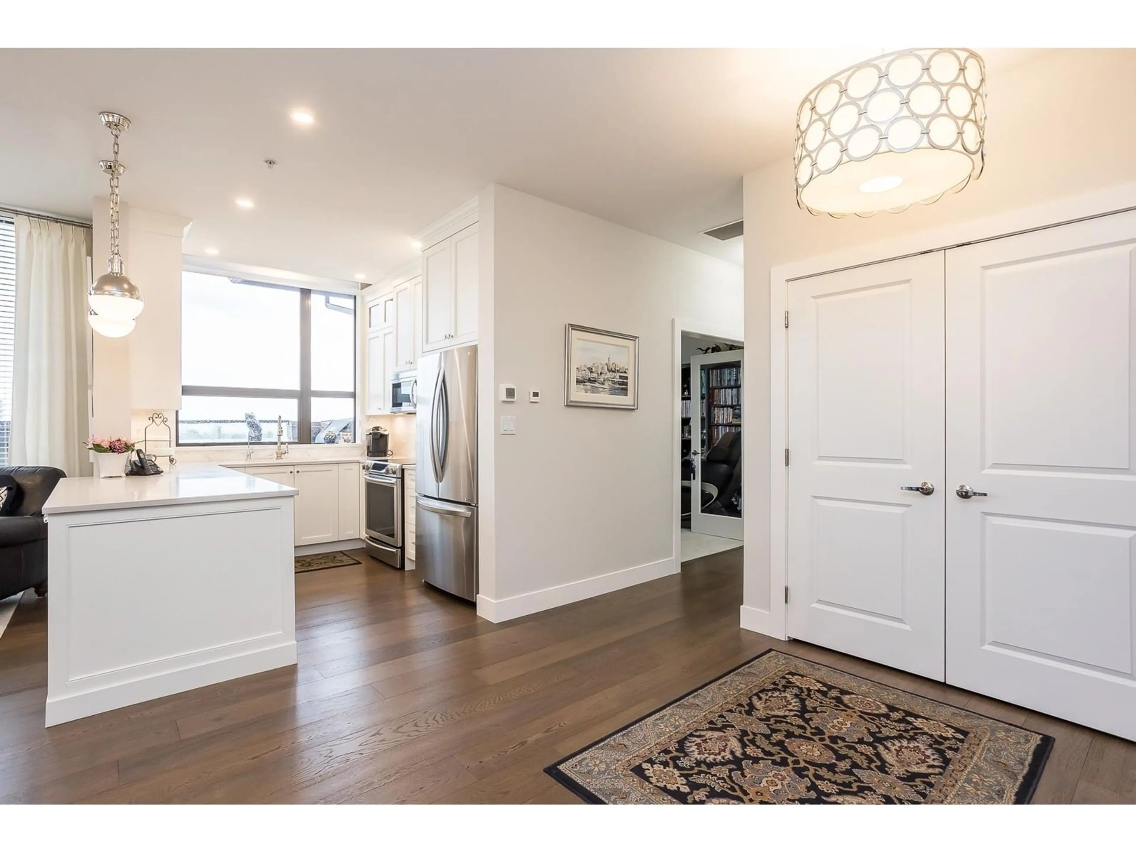 Indoor entryway for 803 - 1551 FOSTER, White Rock British Columbia V4B5M1