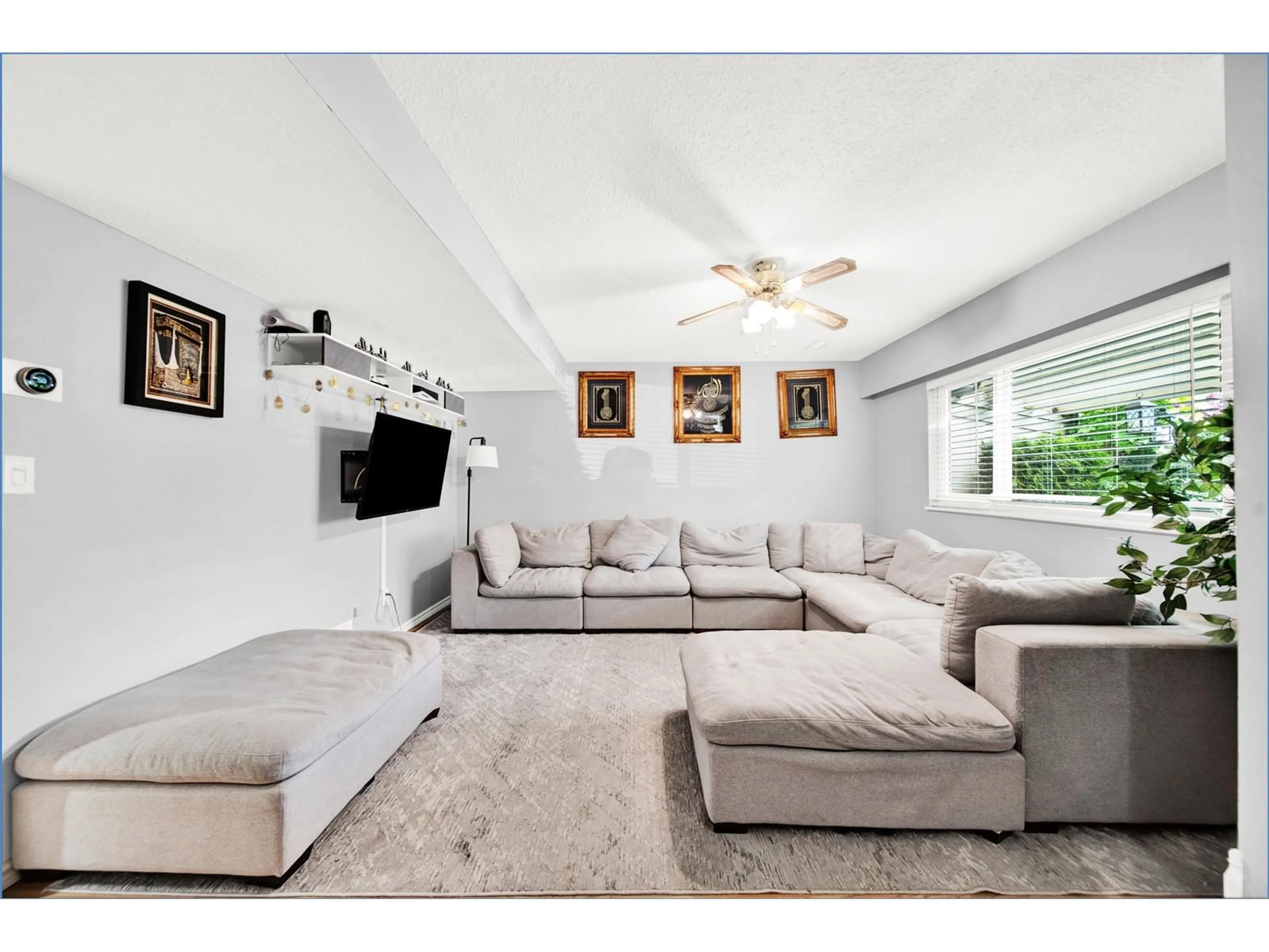 Living room with furniture, unknown for 59 - 5211 204, Langley British Columbia V3A5X1