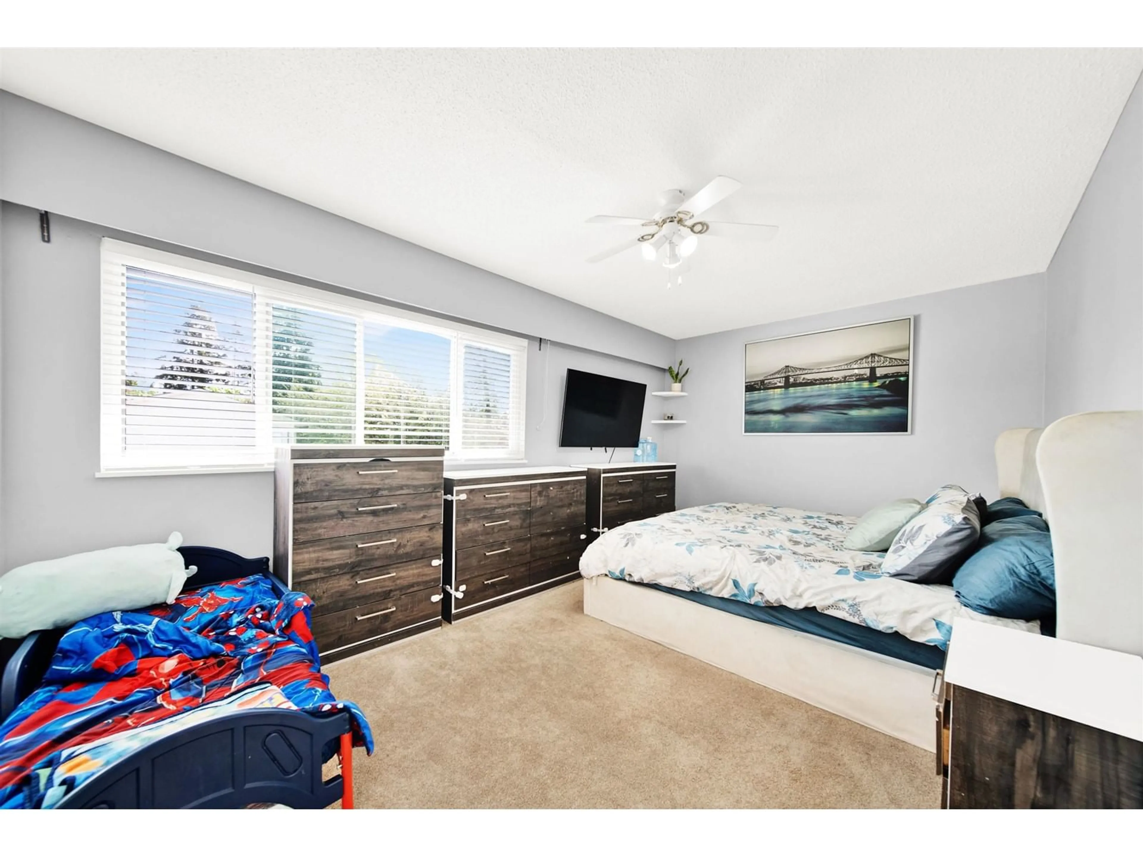 Bedroom with bed, wood/laminate floor for 59 - 5211 204, Langley British Columbia V3A5X1