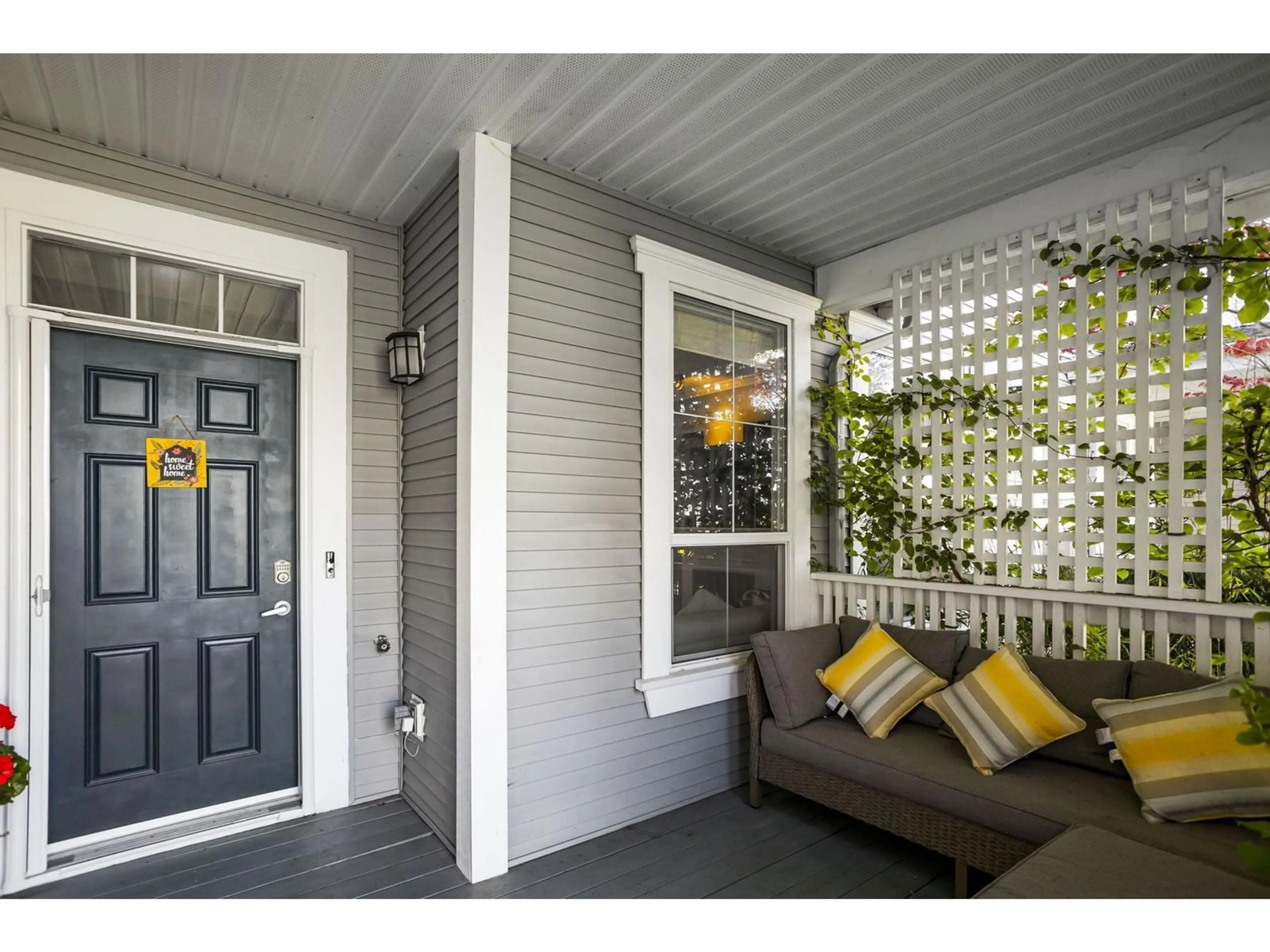 Indoor entryway for 6971 181, Surrey British Columbia V3S6X3