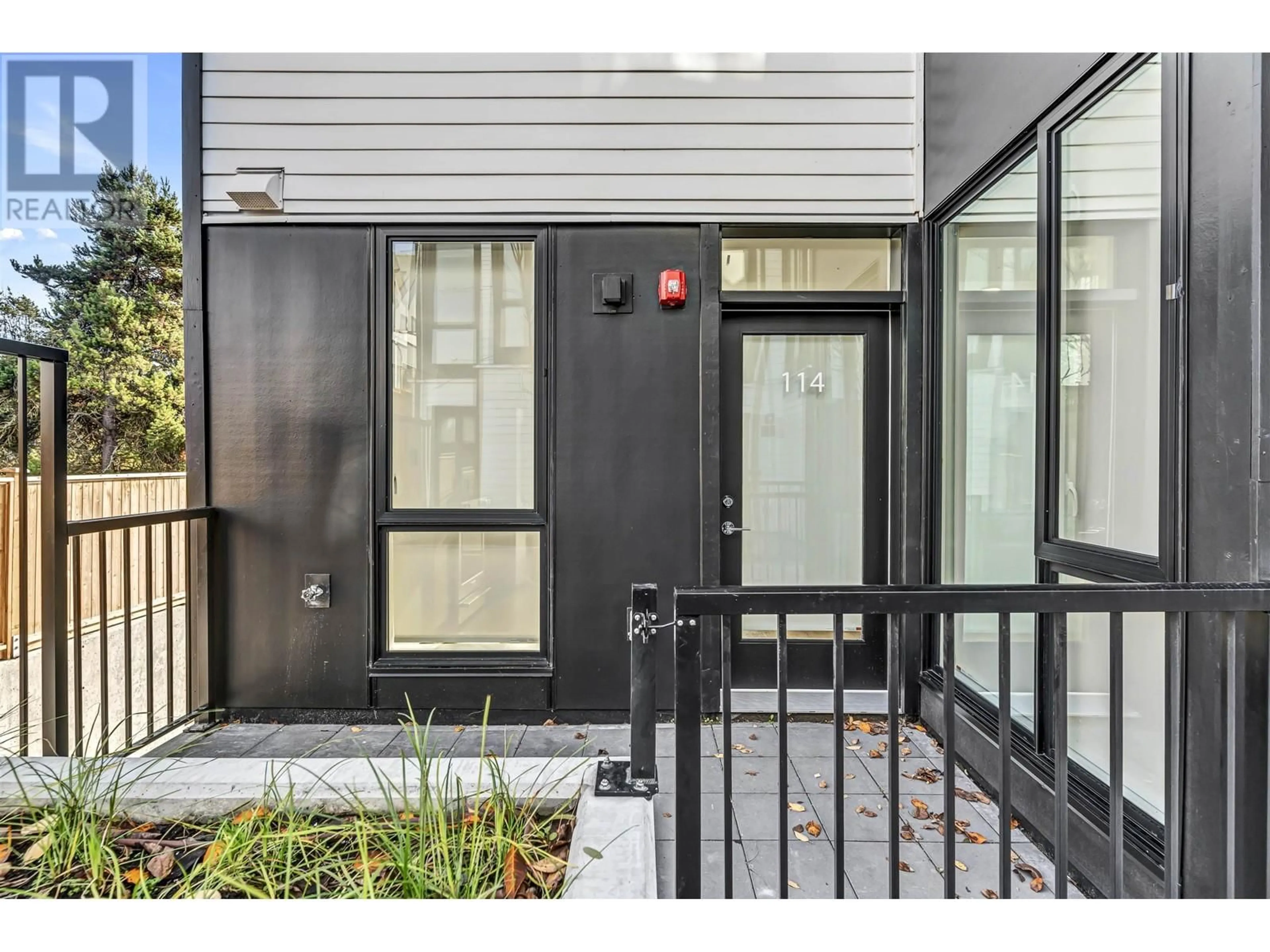 Indoor entryway for 114 - 1306 LAVAL SQUARE, Coquitlam British Columbia V3K2E3