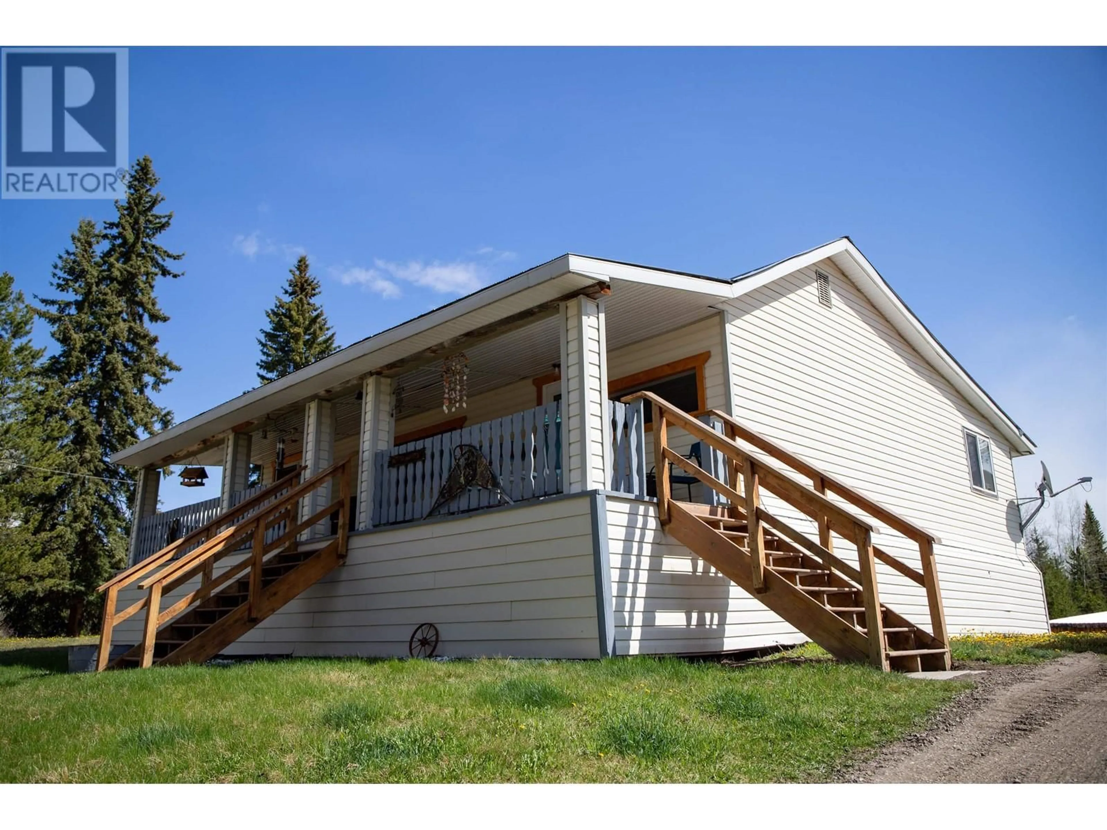 Home with vinyl exterior material, unknown for 7377 LITTLE FORT HWY 24, Lone Butte British Columbia V0K1X1