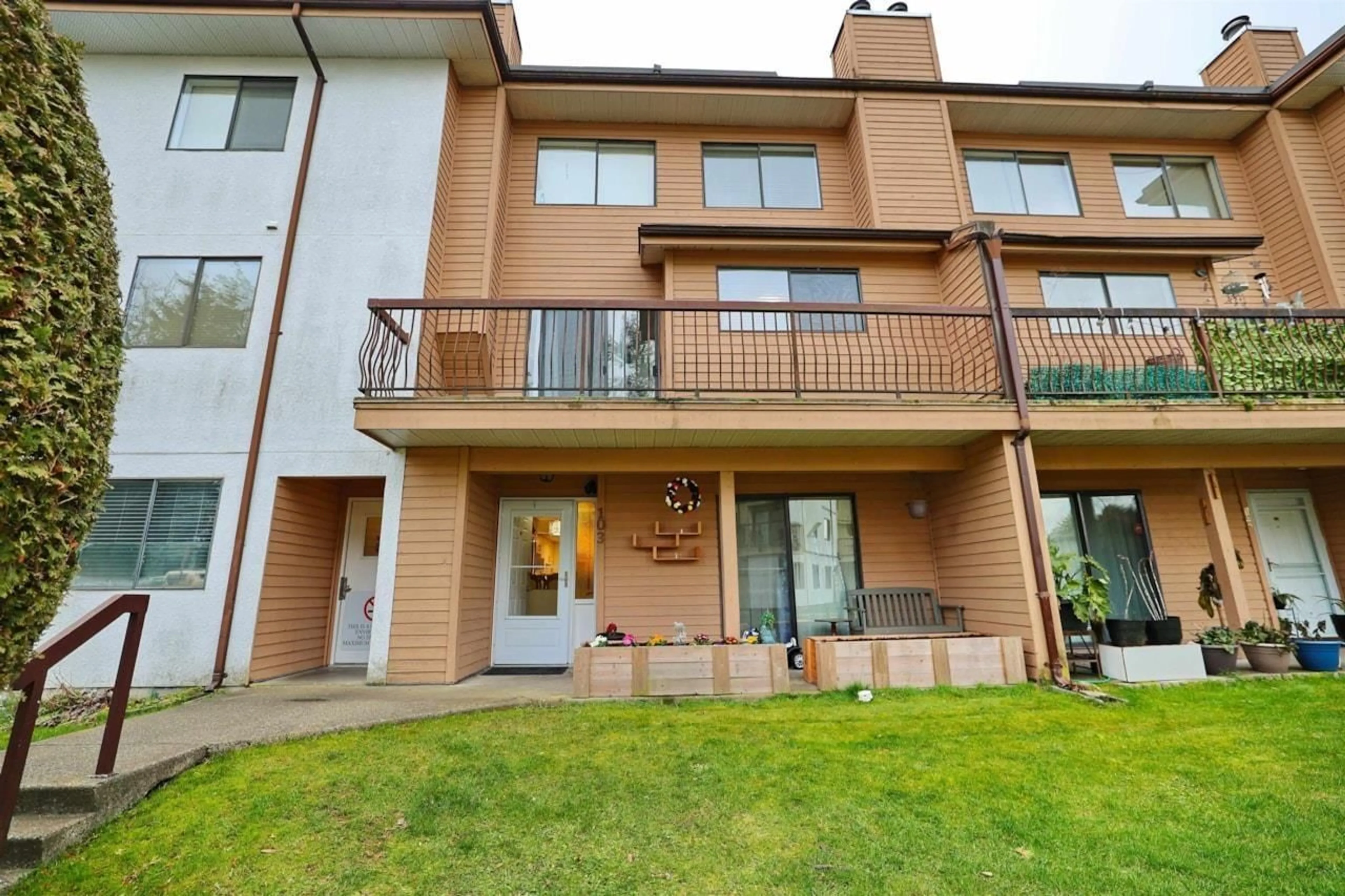 Patio, unknown for 204 - 7165 133, Surrey British Columbia V3W7Z6