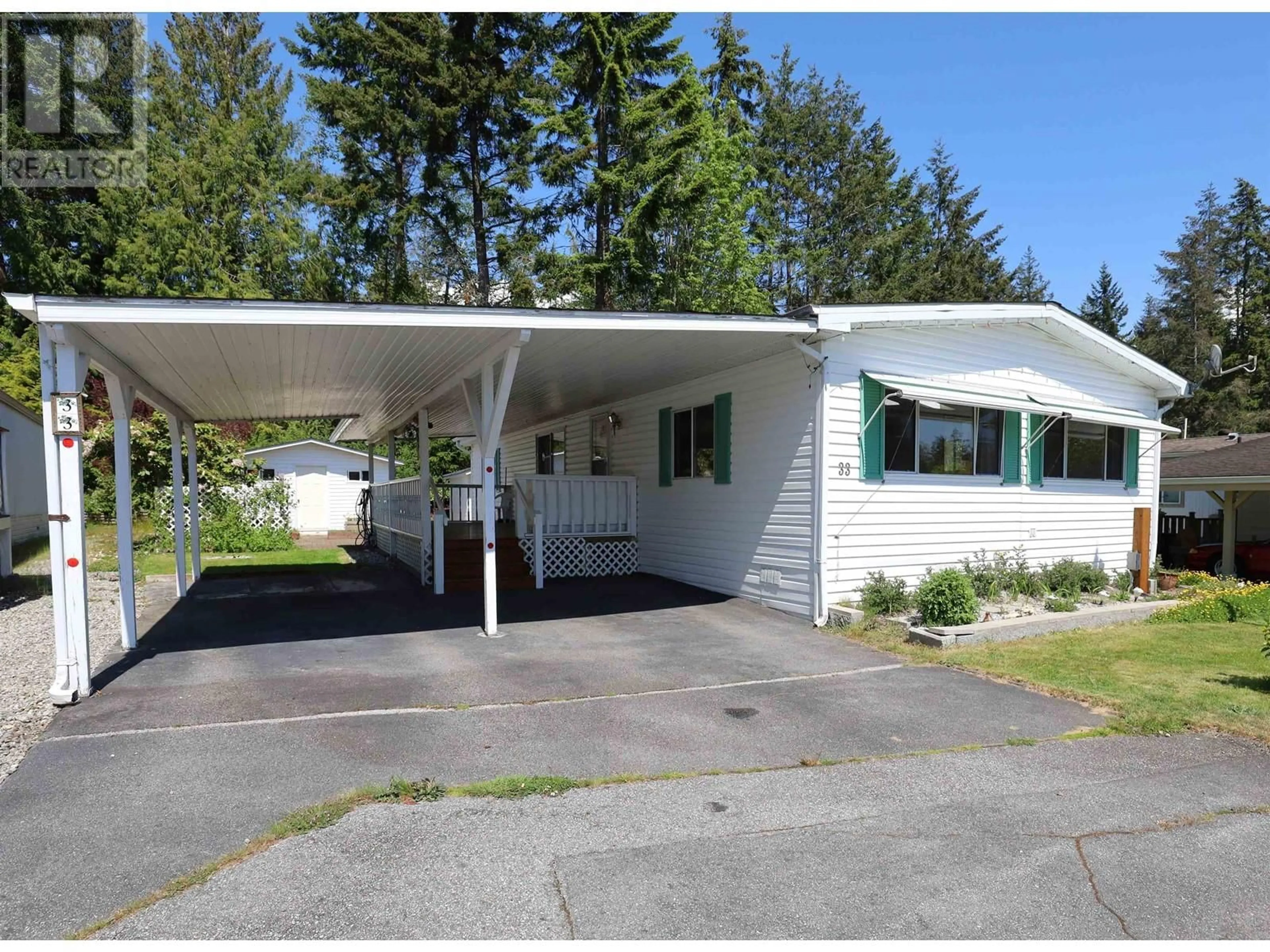 Home with vinyl exterior material, street for 33 - 4116 BROWNING ROAD, Sechelt British Columbia V7Z0A3