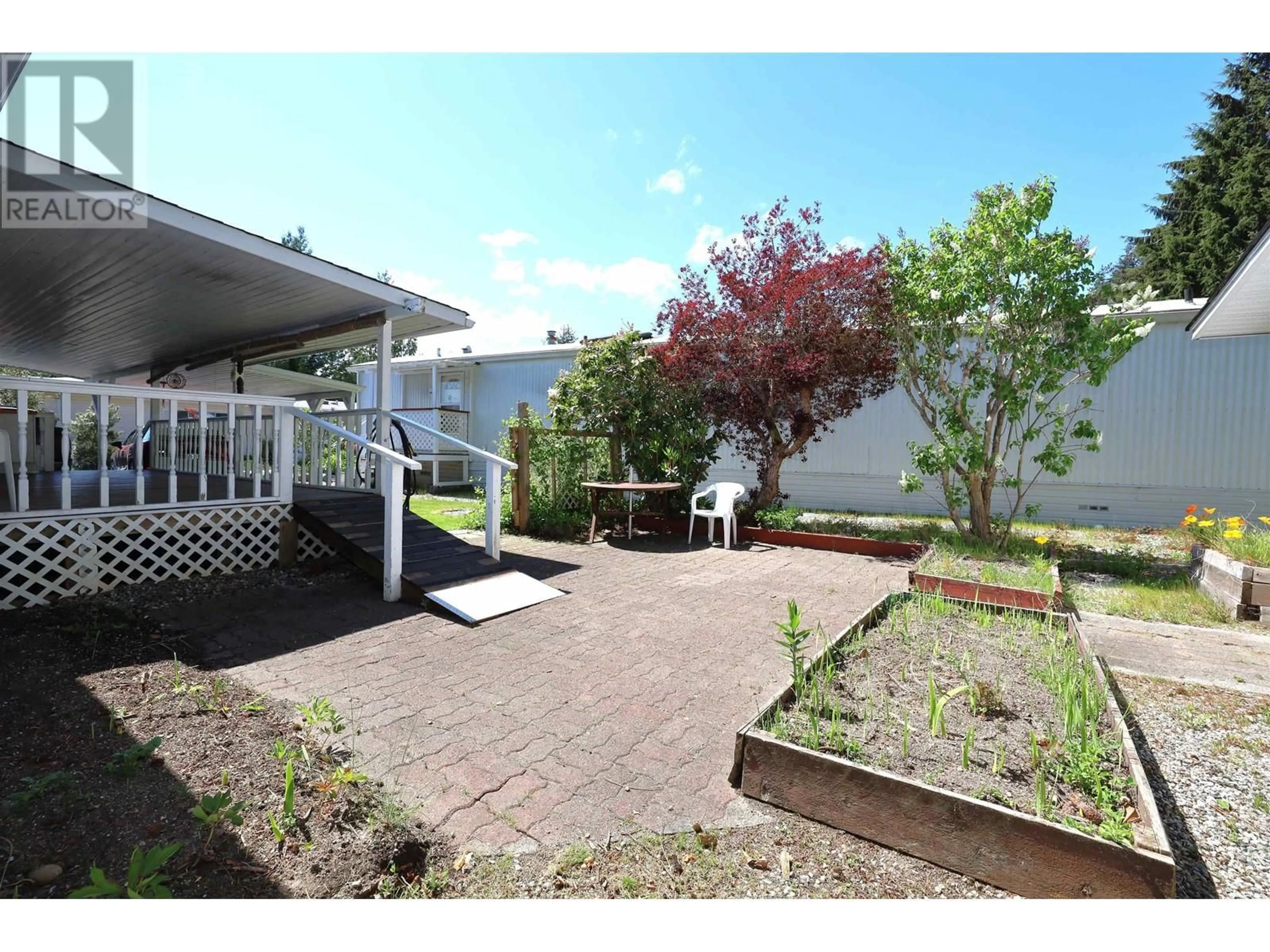 Patio, street for 33 - 4116 BROWNING ROAD, Sechelt British Columbia V7Z0A3
