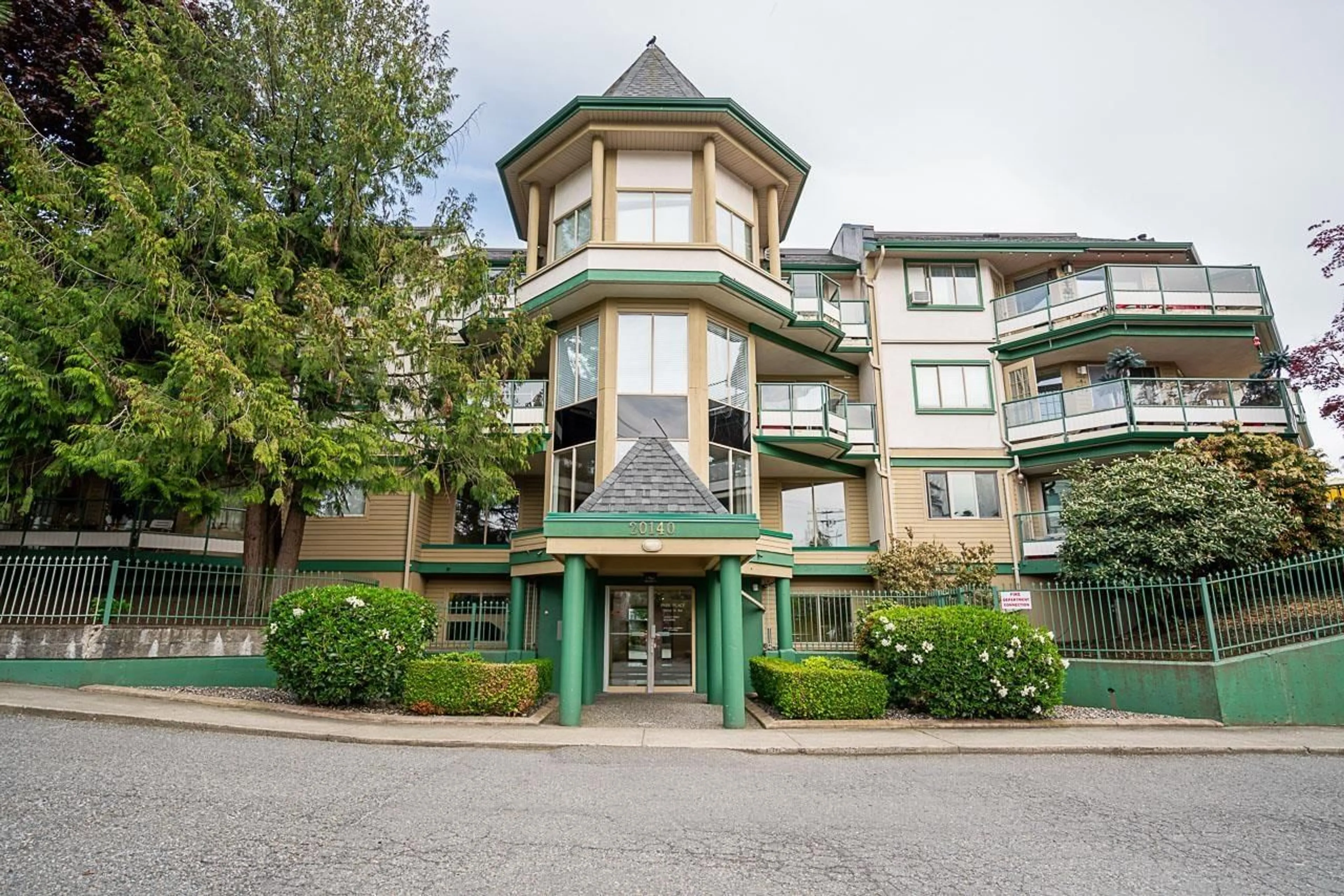 Indoor foyer for 209 - 20140 56, Langley British Columbia V3A3Y4