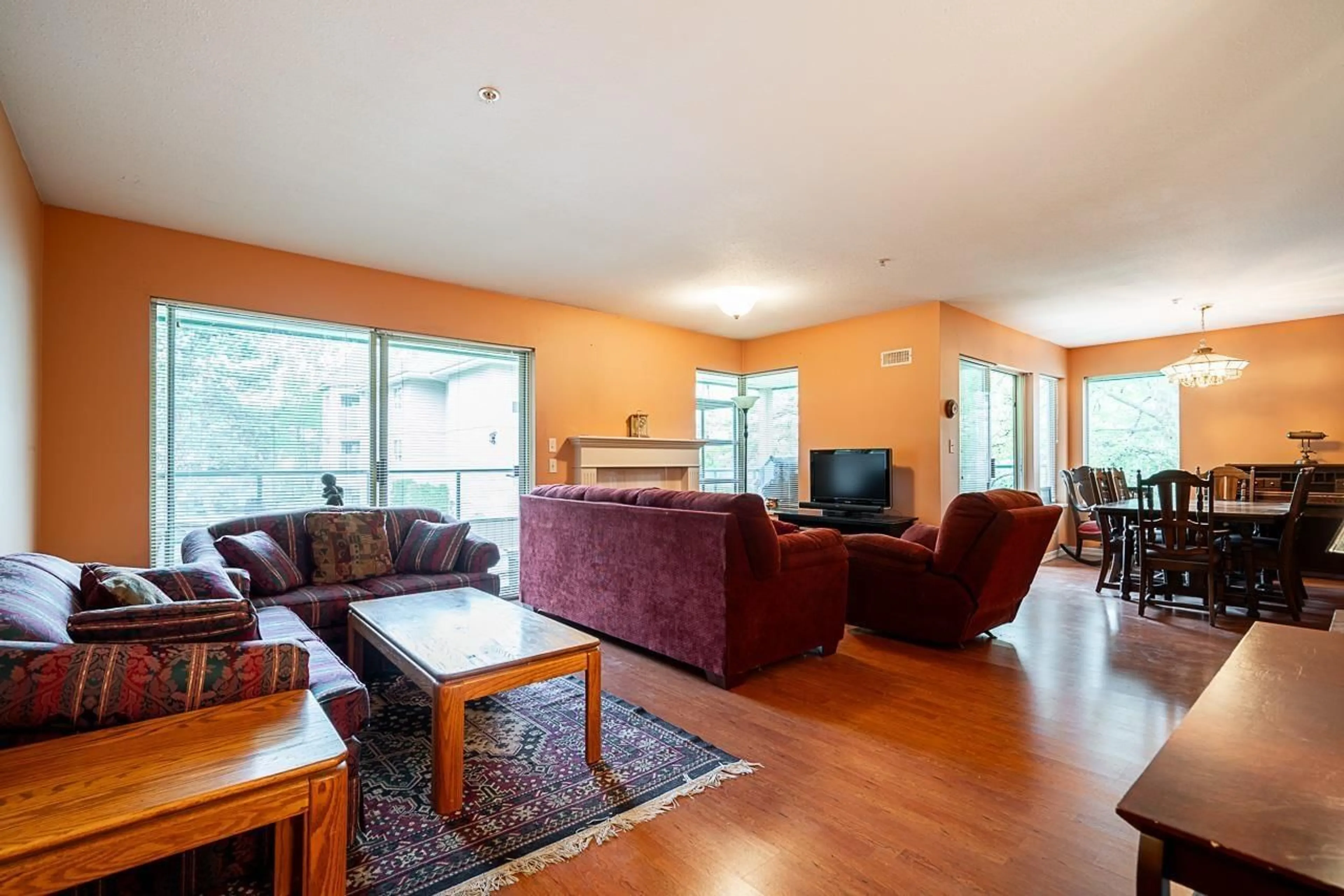Living room with furniture, wood/laminate floor for 209 - 20140 56, Langley British Columbia V3A3Y4