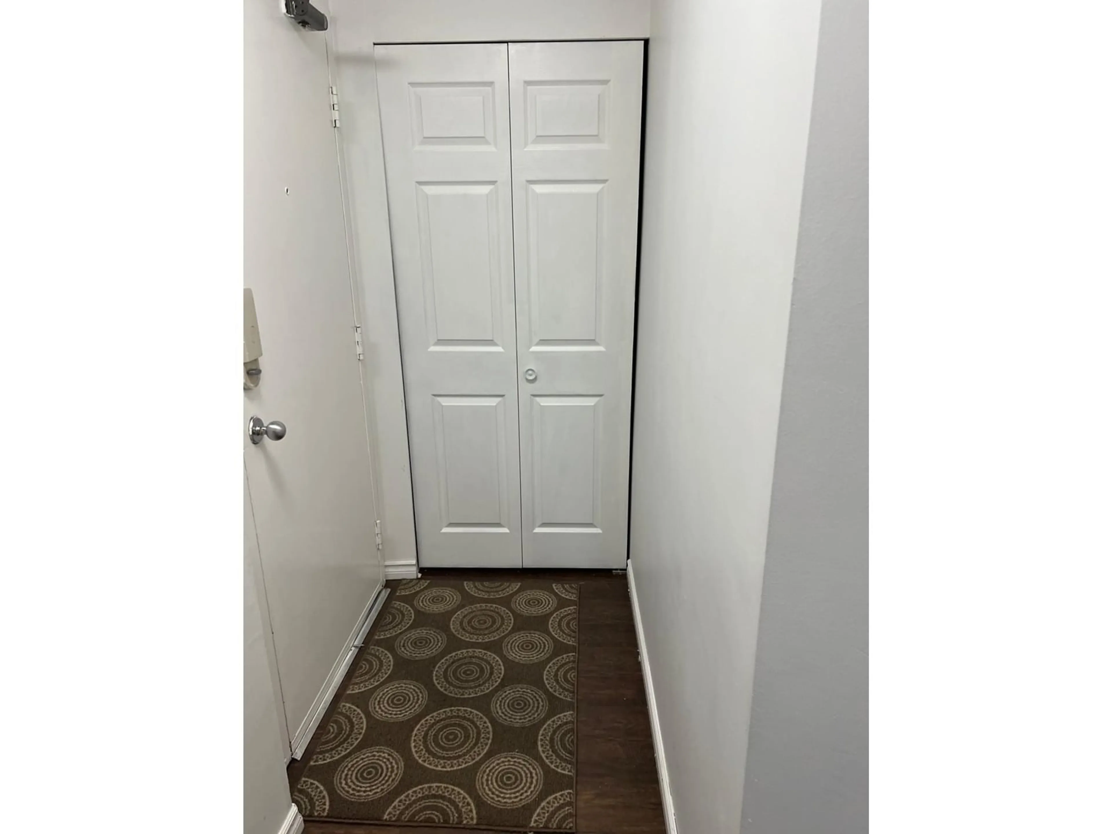 Indoor entryway for 114 - 9682 134, Surrey British Columbia V3T5L6