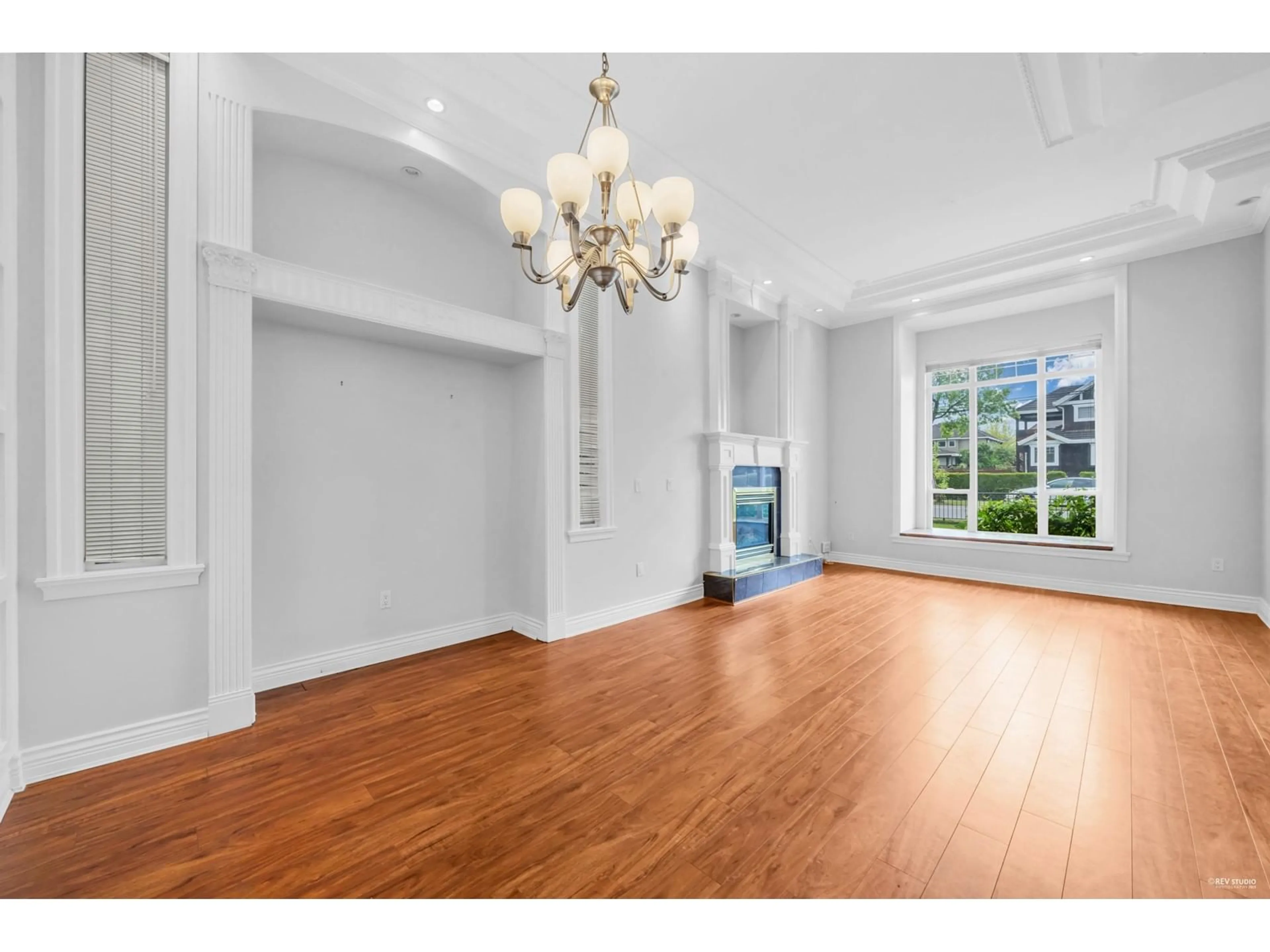 Indoor foyer for 15423 112, Surrey British Columbia V3R6G9