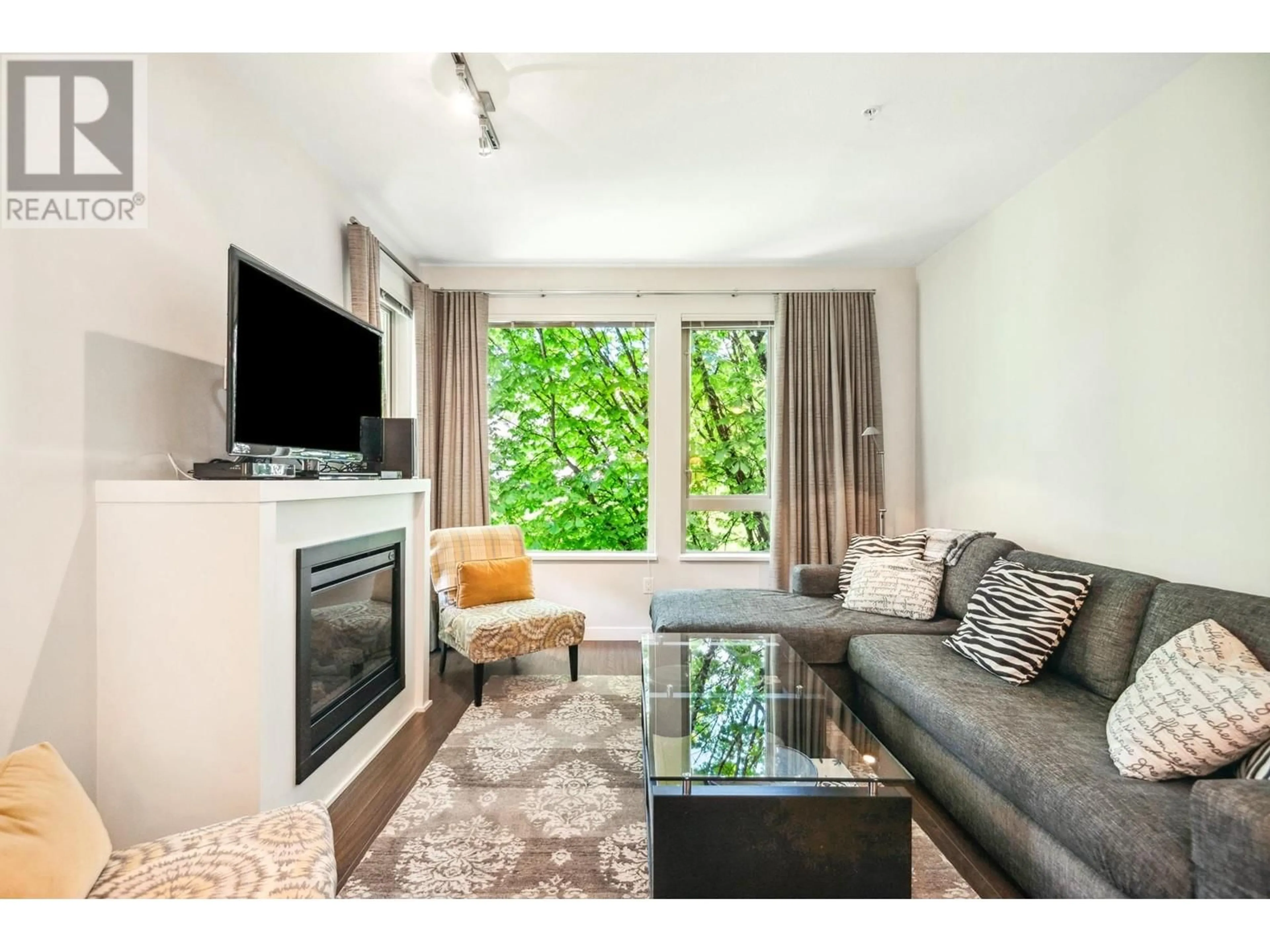 Living room with furniture, unknown for 311 - 119 22ND STREET, North Vancouver British Columbia V7M0B4