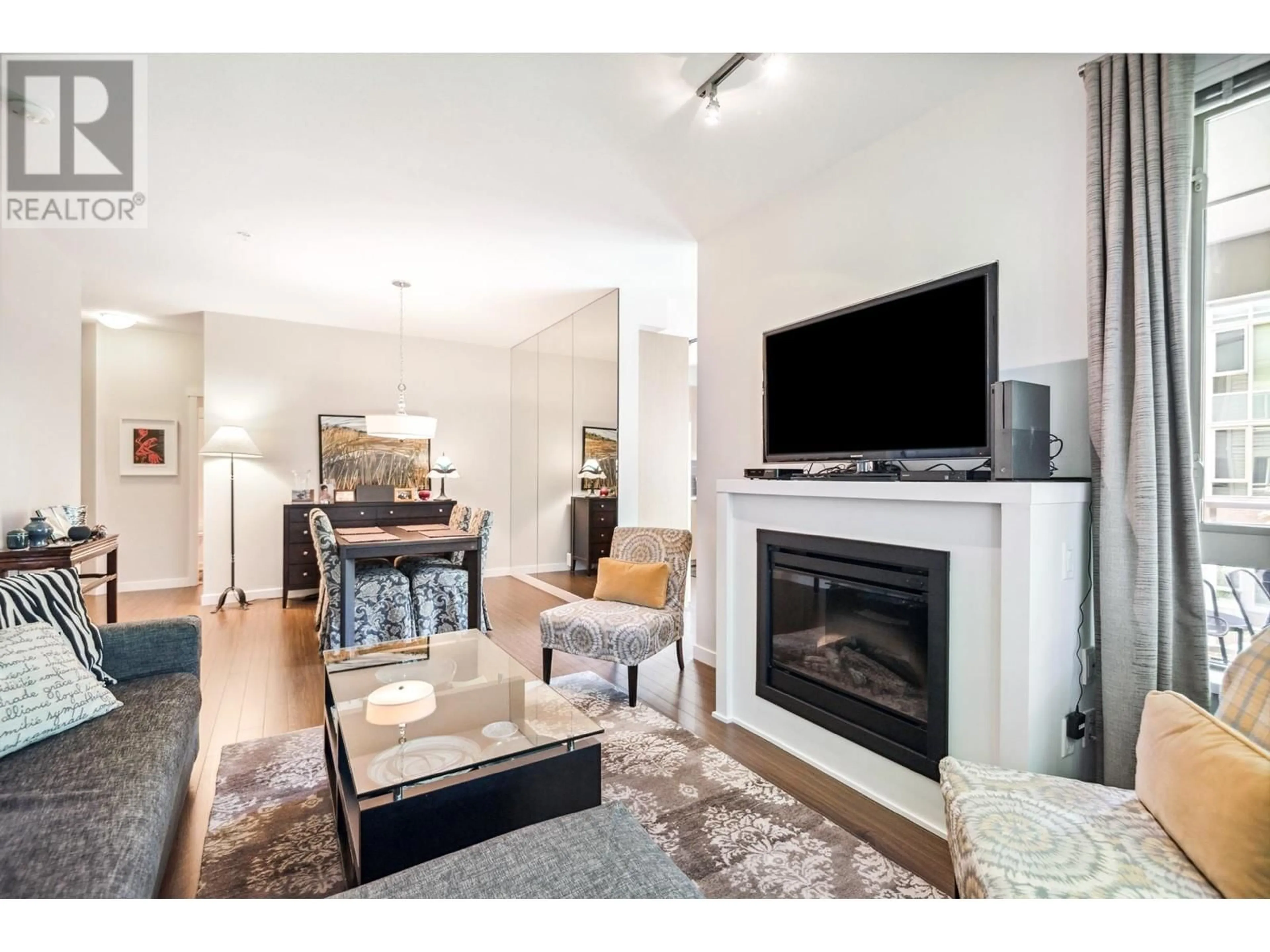 Living room with furniture, wood/laminate floor for 311 - 119 22ND STREET, North Vancouver British Columbia V7M0B4