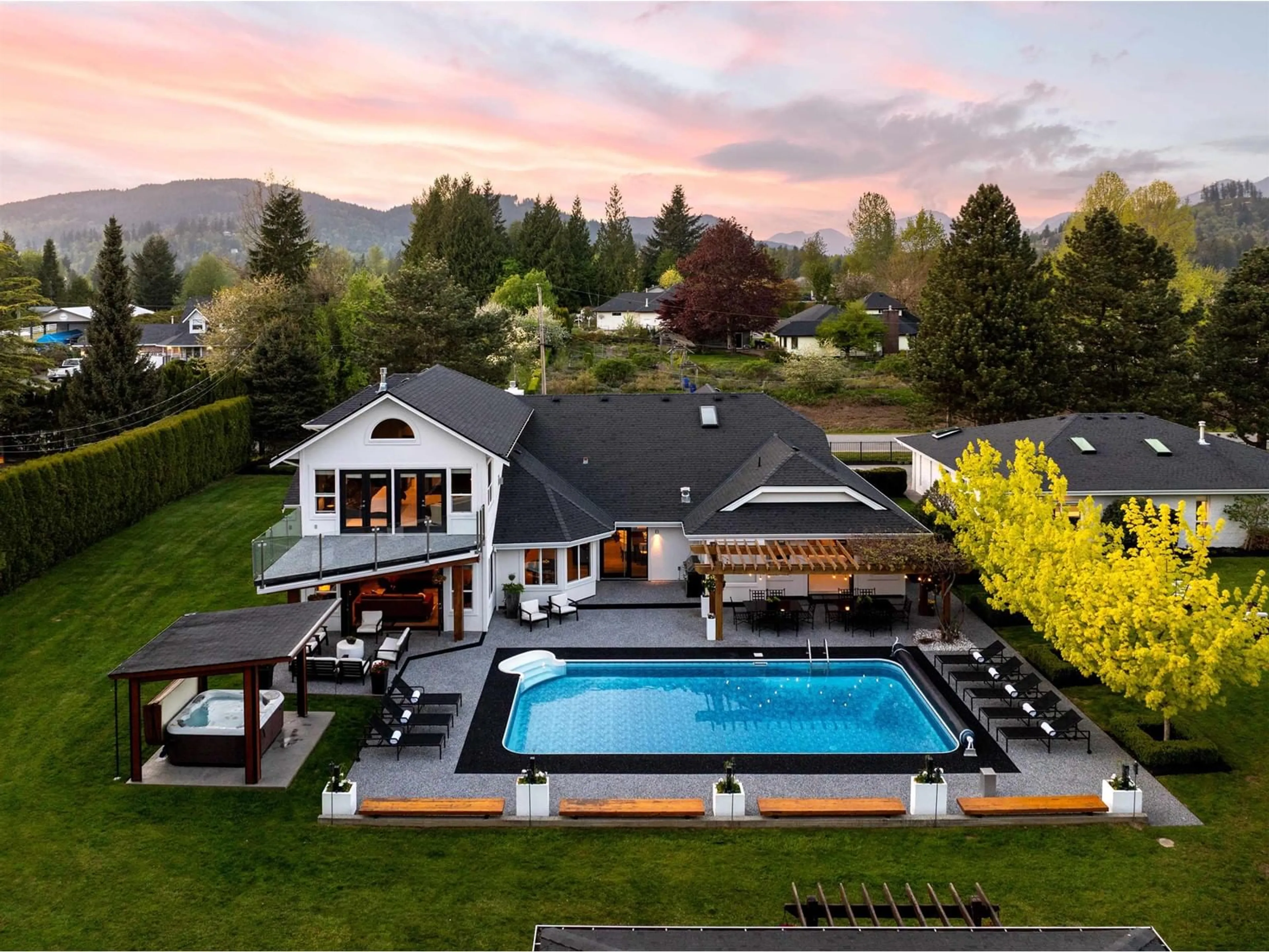 A pic from outside/outdoor area/front of a property/back of a property/a pic from drone, mountain view for 34160 YORK, Mission British Columbia V2V6Y5