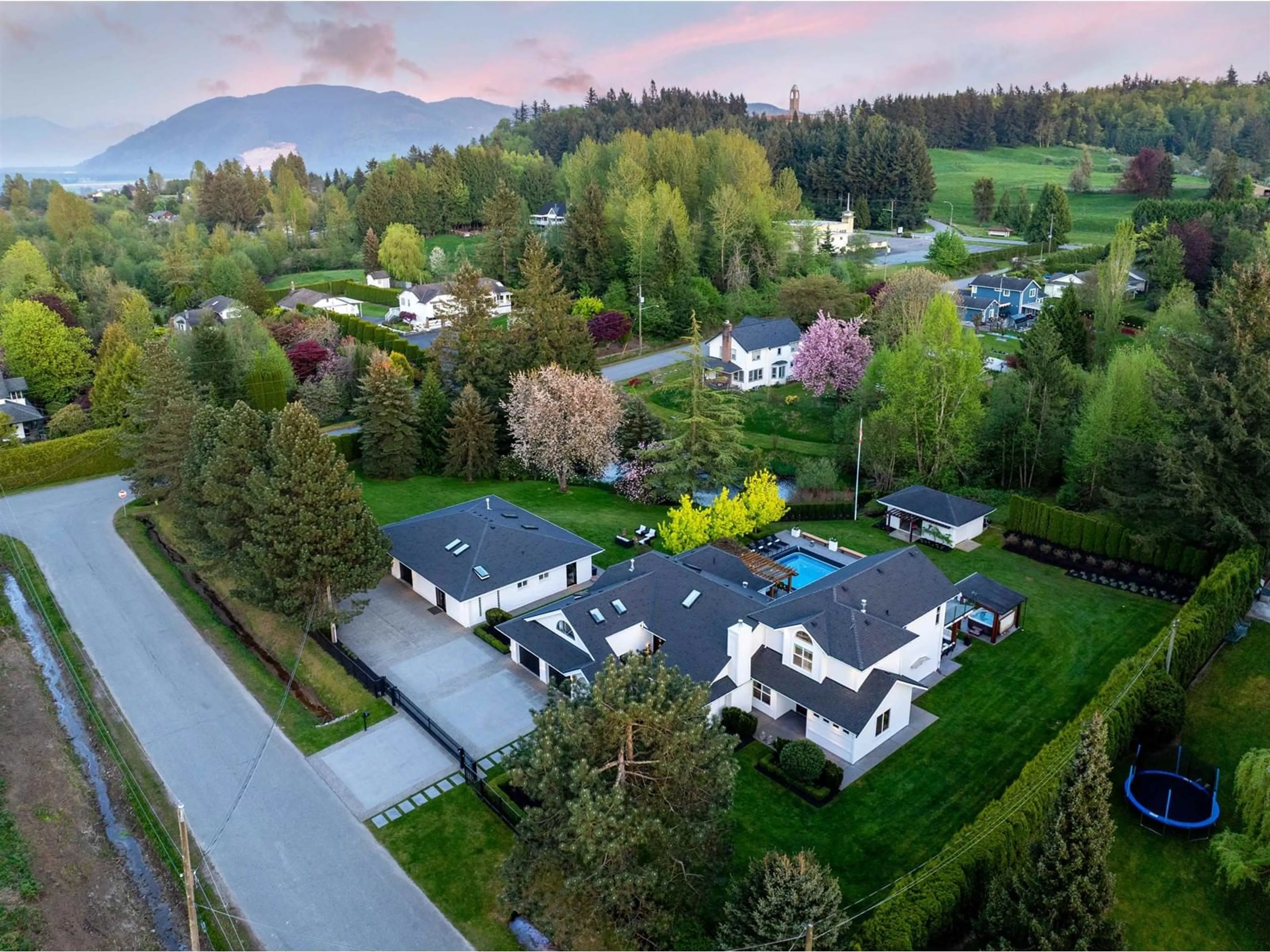 A pic from outside/outdoor area/front of a property/back of a property/a pic from drone, mountain view for 34160 YORK, Mission British Columbia V2V6Y5