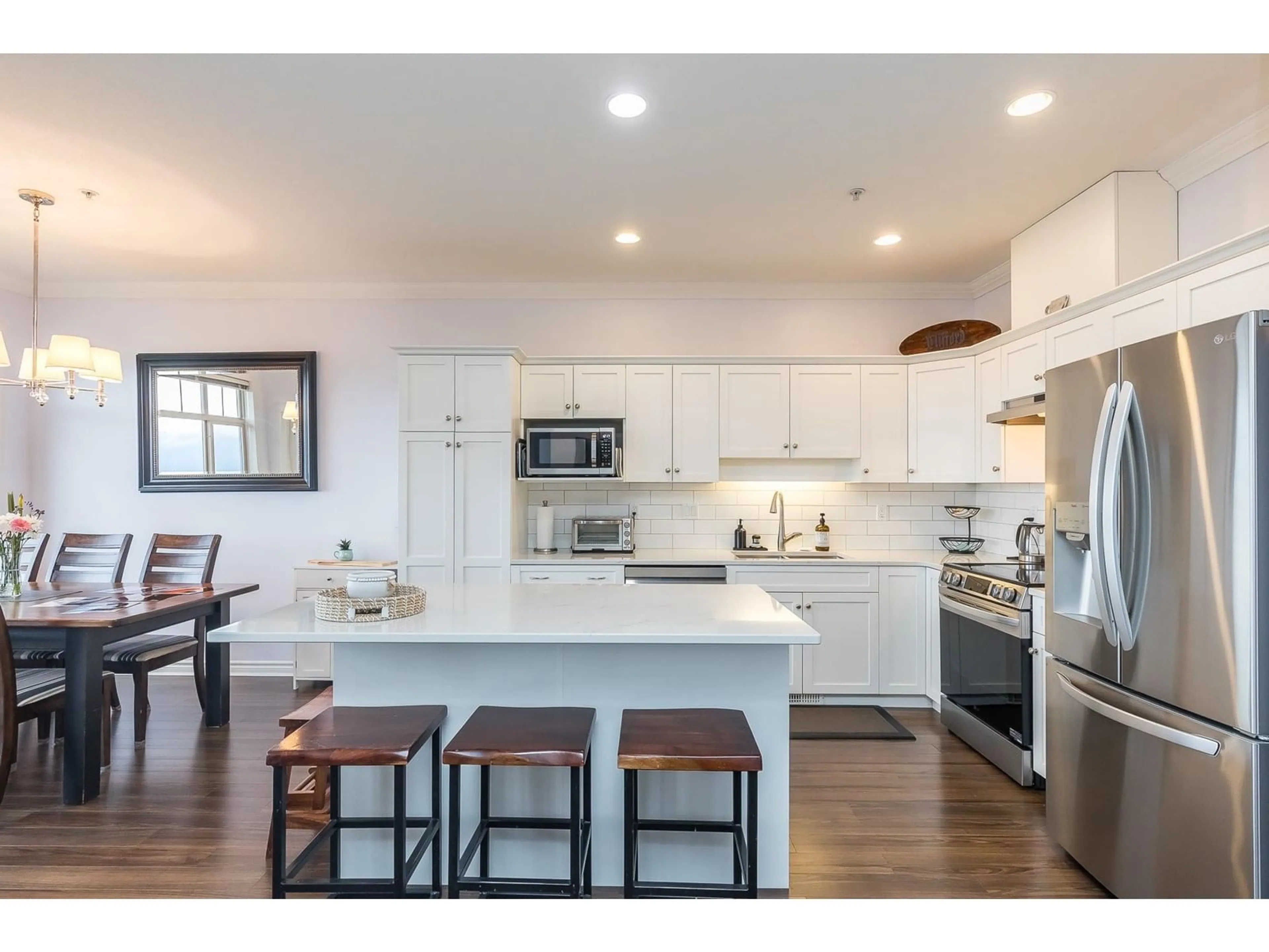 Open concept kitchen, wood/laminate floor for 33 - 2842 WHATCOM, Abbotsford British Columbia V3G3B8