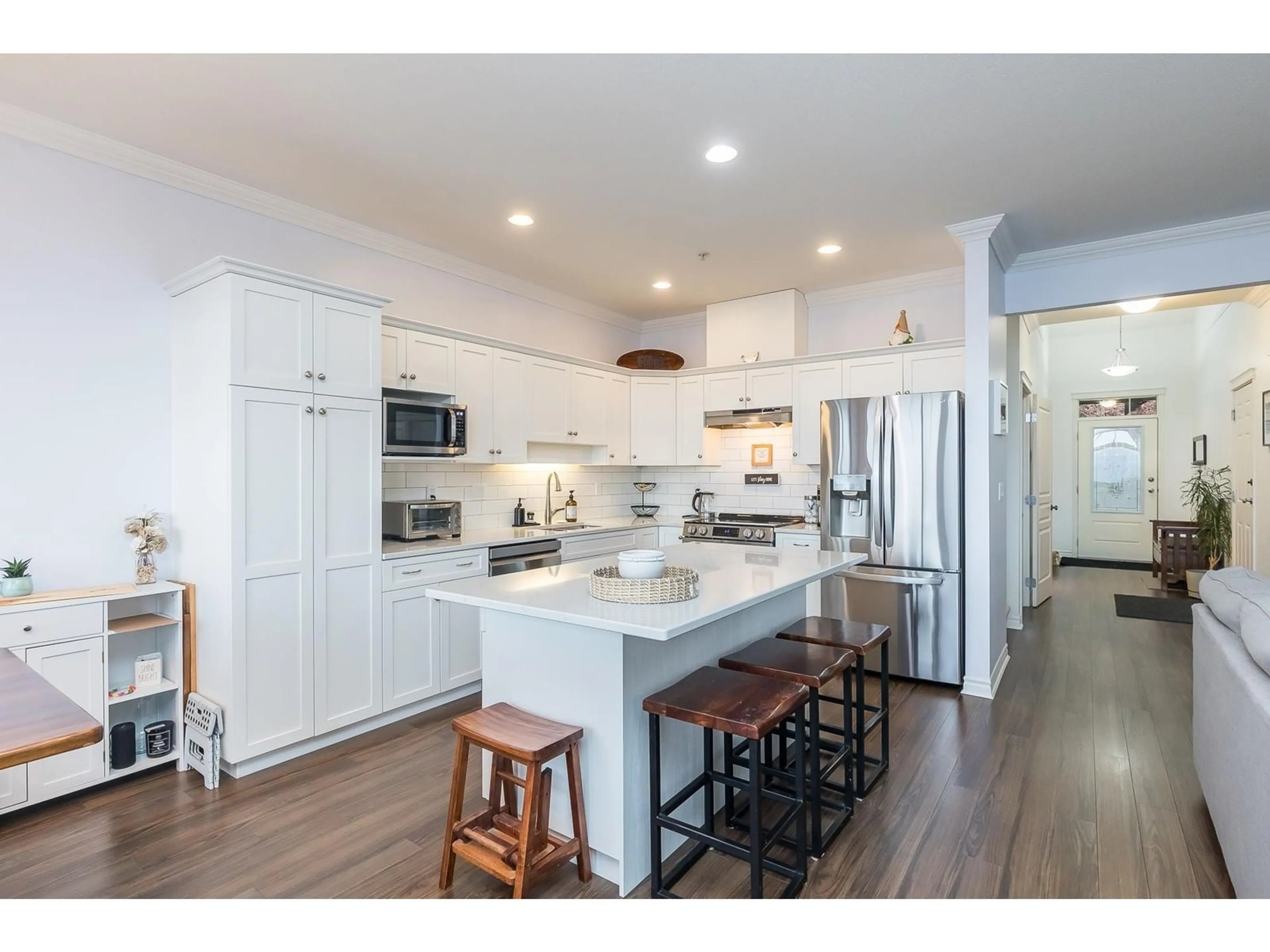 Open concept kitchen, unknown for 33 - 2842 WHATCOM, Abbotsford British Columbia V3G3B8