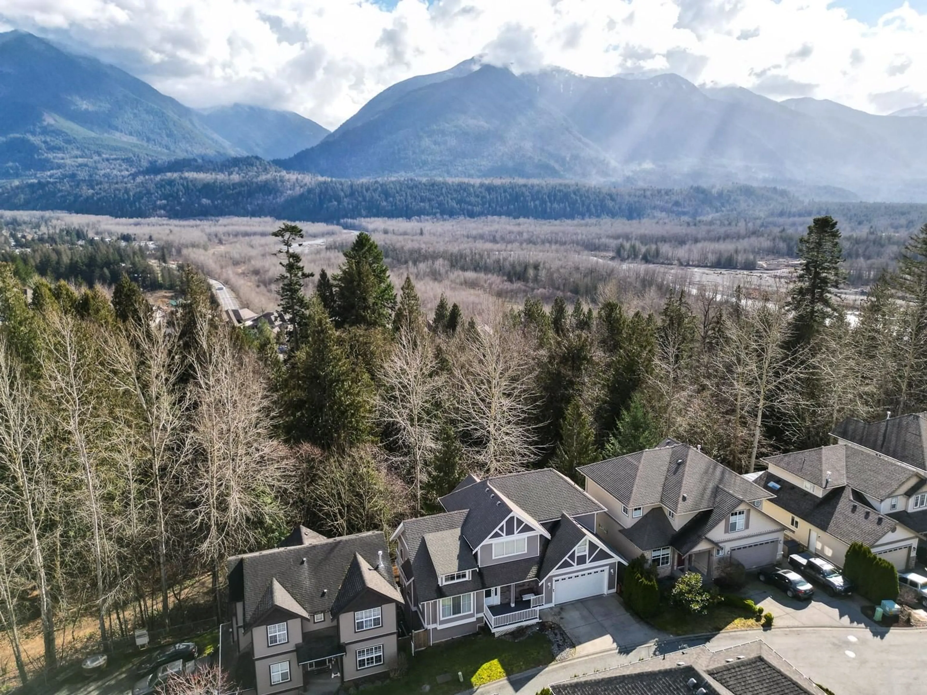 A pic from outside/outdoor area/front of a property/back of a property/a pic from drone, mountain view for 7 - 45957 SHERWOOD DRIVE, Chilliwack British Columbia V2R5Y2