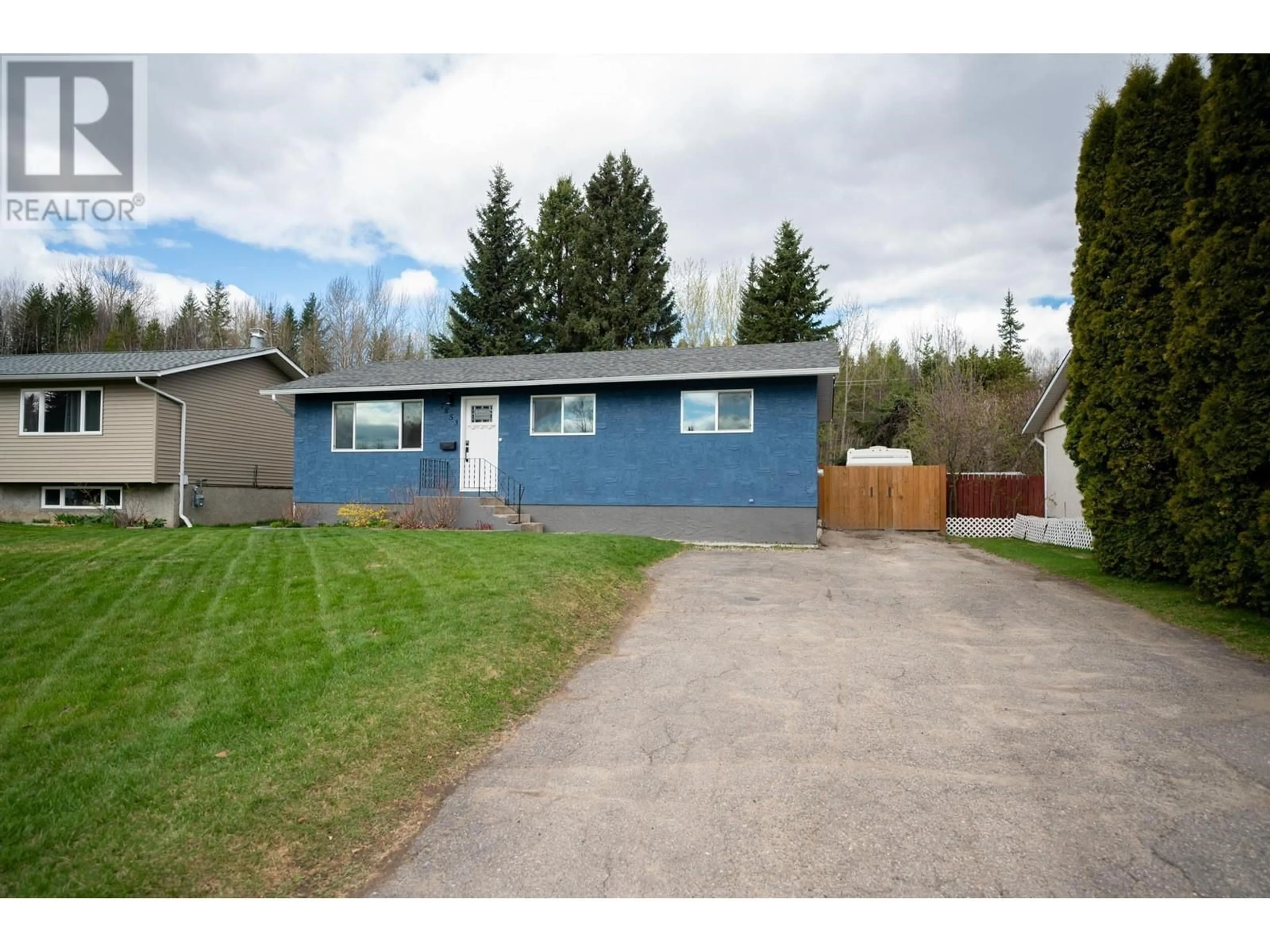 Home with vinyl exterior material, street for 7853 QUEENS CRESCENT, Prince George British Columbia V2N3H5