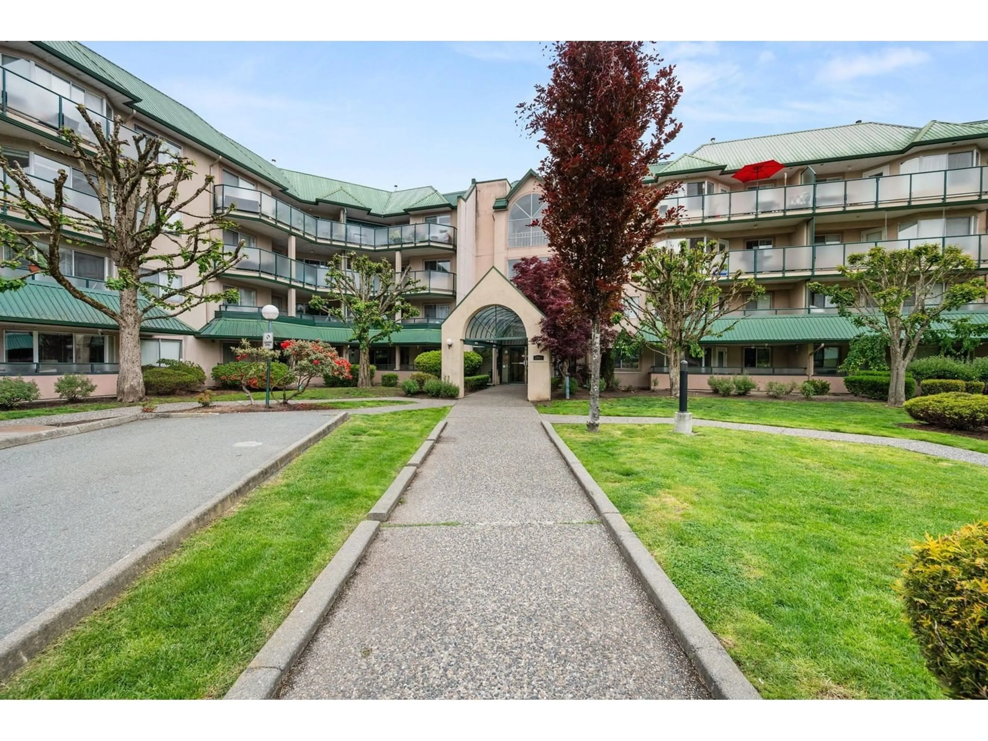 Patio, street for 110 - 2964 TRETHEWEY, Abbotsford British Columbia V2T6P4