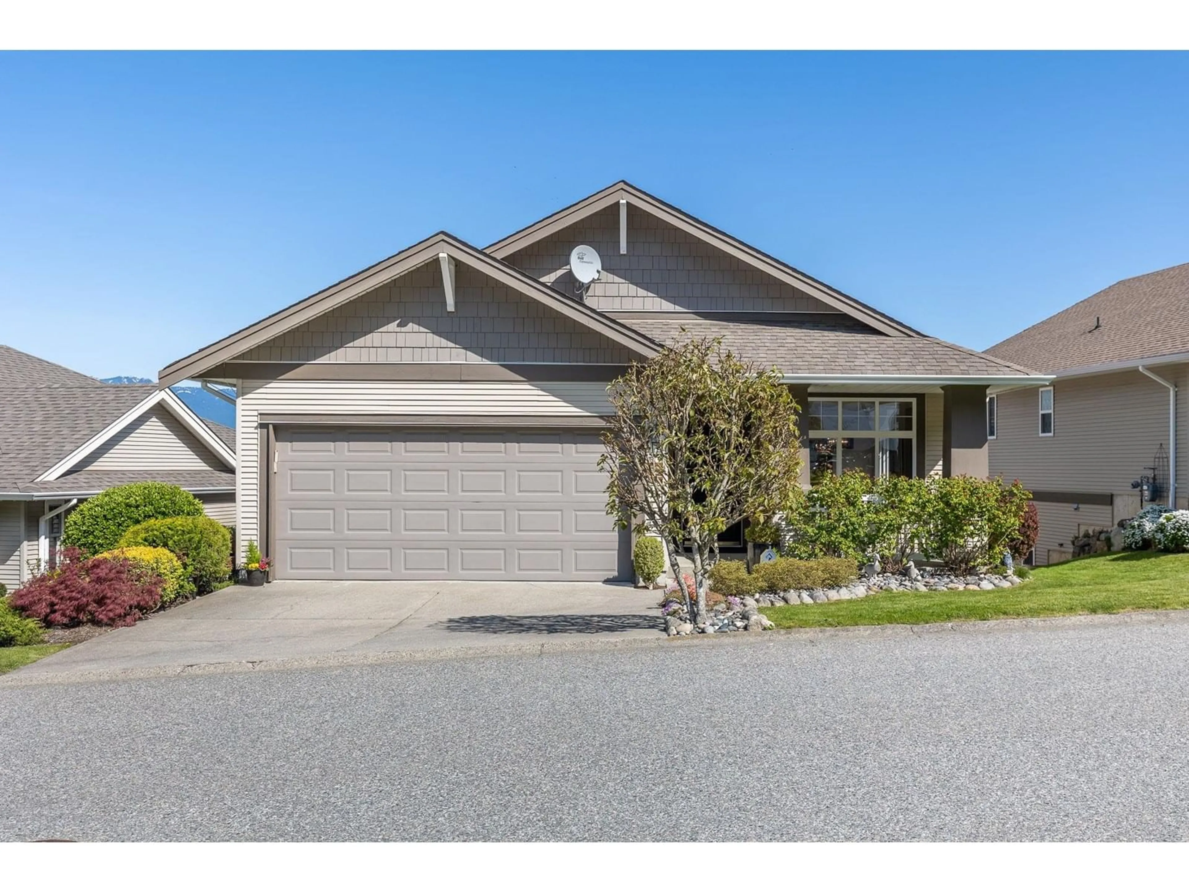 Home with vinyl exterior material, street for 52 - 5700 JINKERSON ROAD, Chilliwack British Columbia V2R5N6