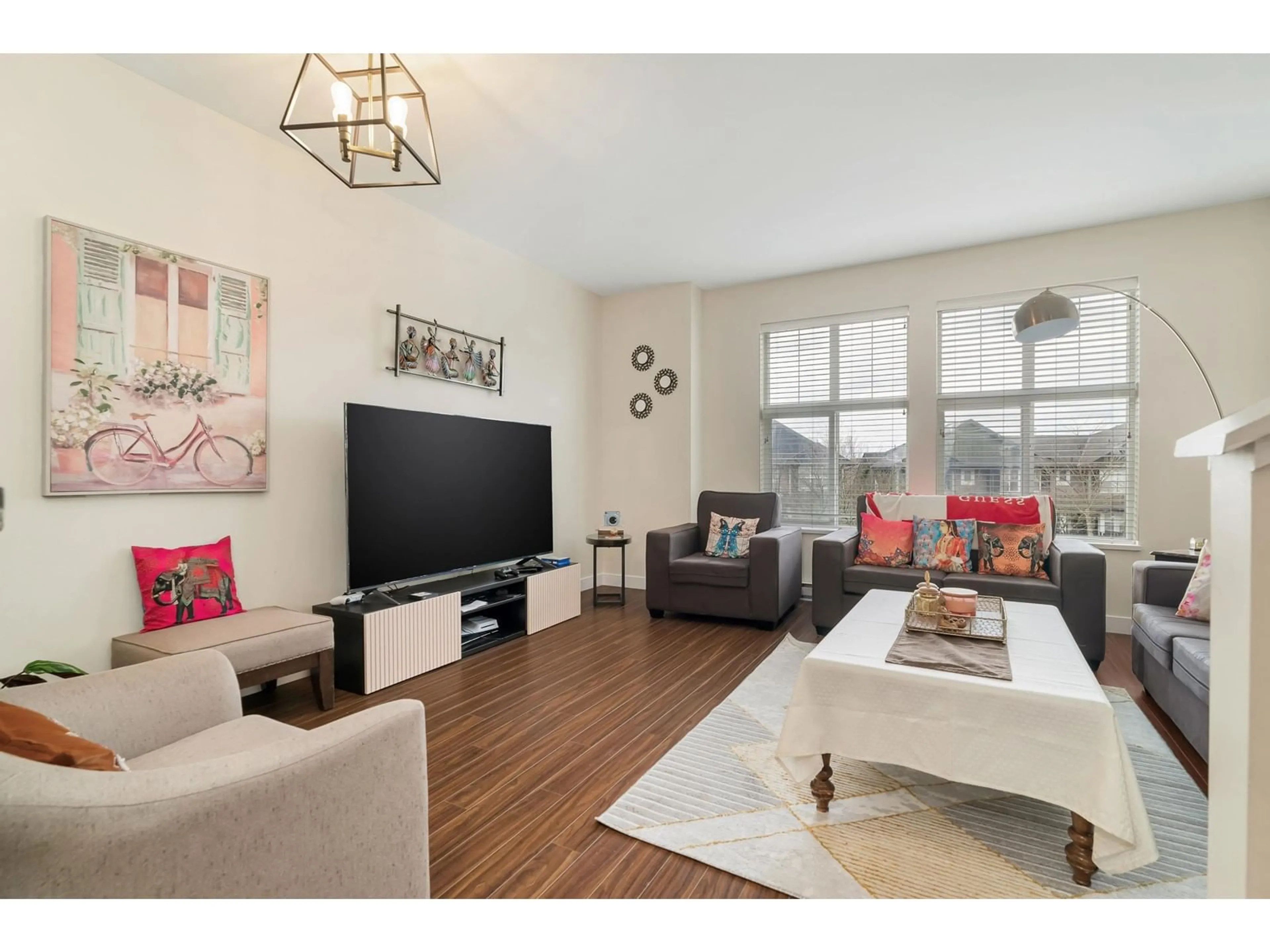 Living room with furniture, wood/laminate floor for 7 - 18211 70, Surrey British Columbia V3S8K9