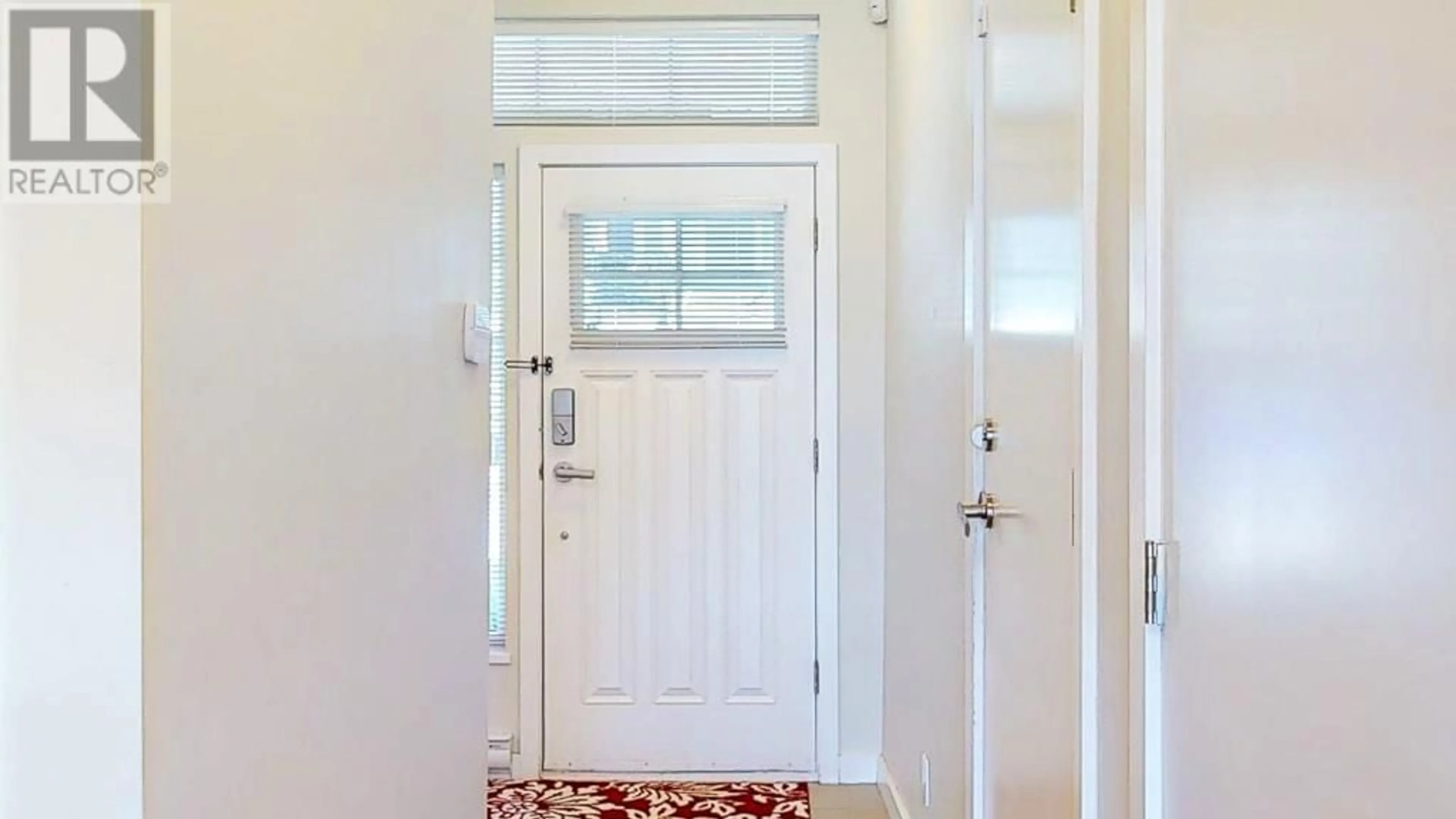 Indoor entryway for 5993 BEACHGATE LANE, Sechelt British Columbia V7Z0S2