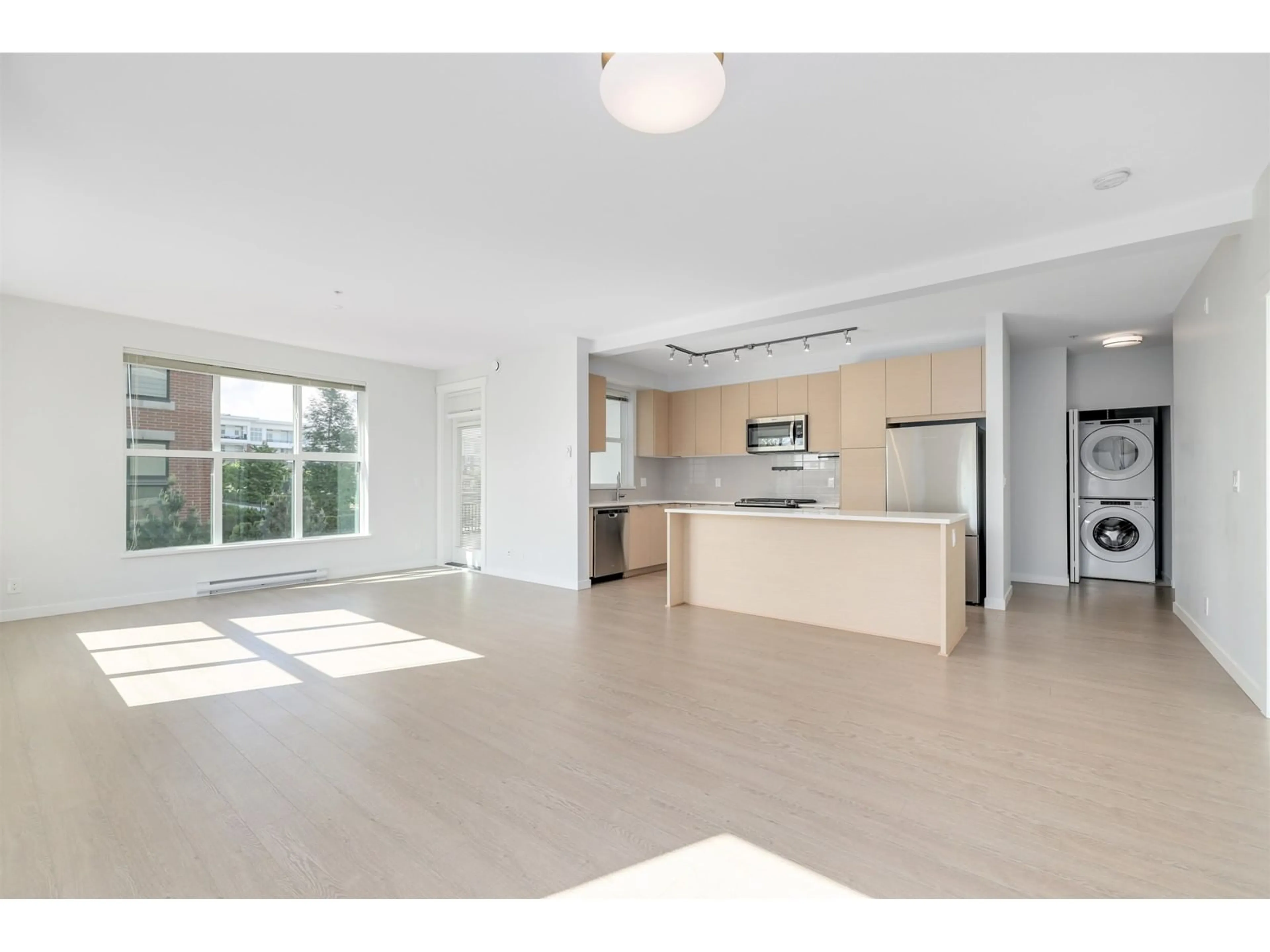 Open concept kitchen, unknown for B216 - 8150 207TH, Langley British Columbia V2Y4J3