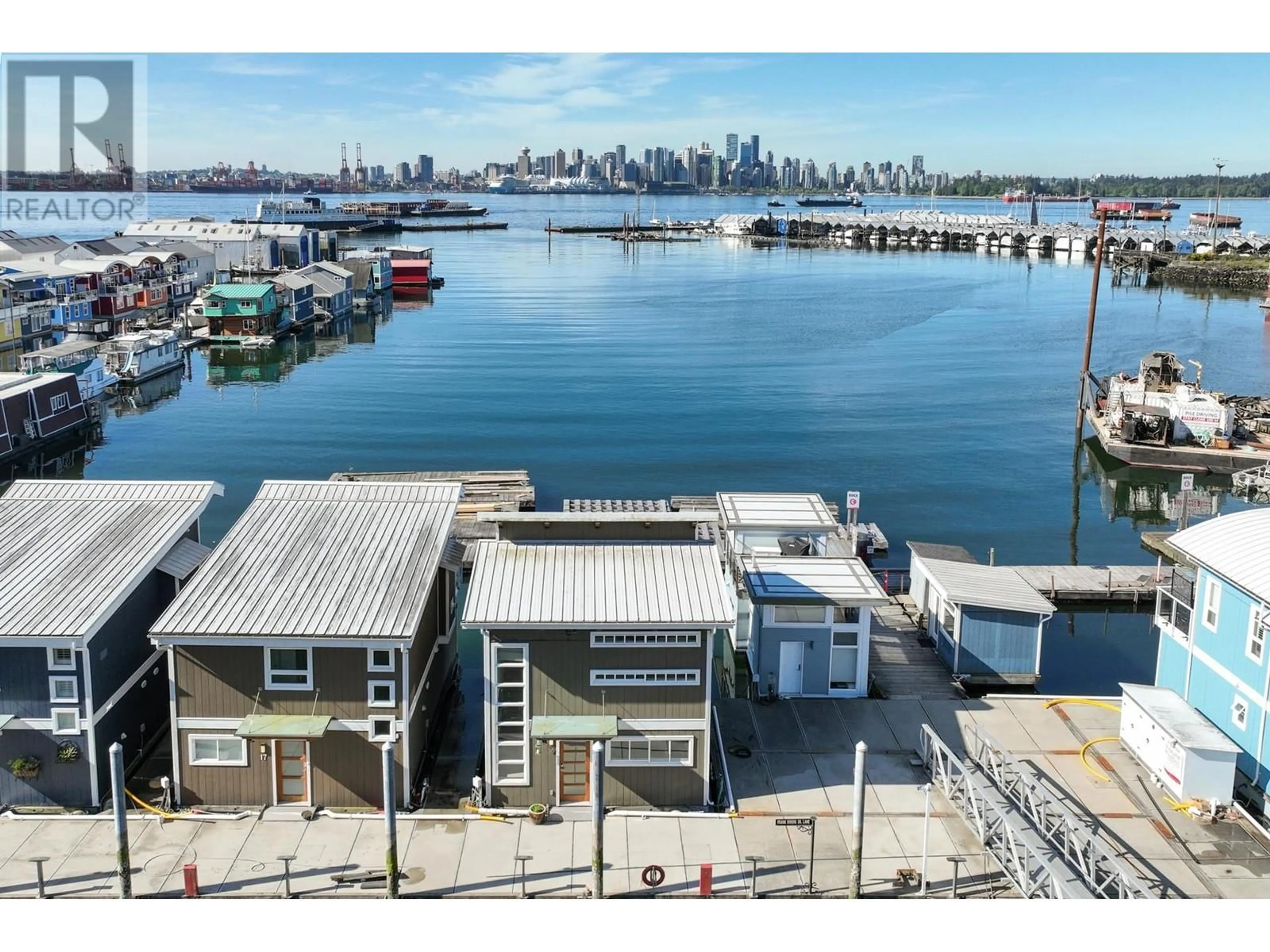 A pic from outside/outdoor area/front of a property/back of a property/a pic from drone, water/lake/river/ocean view for 16 - 415 ESPLANADE, North Vancouver British Columbia V7M1A6