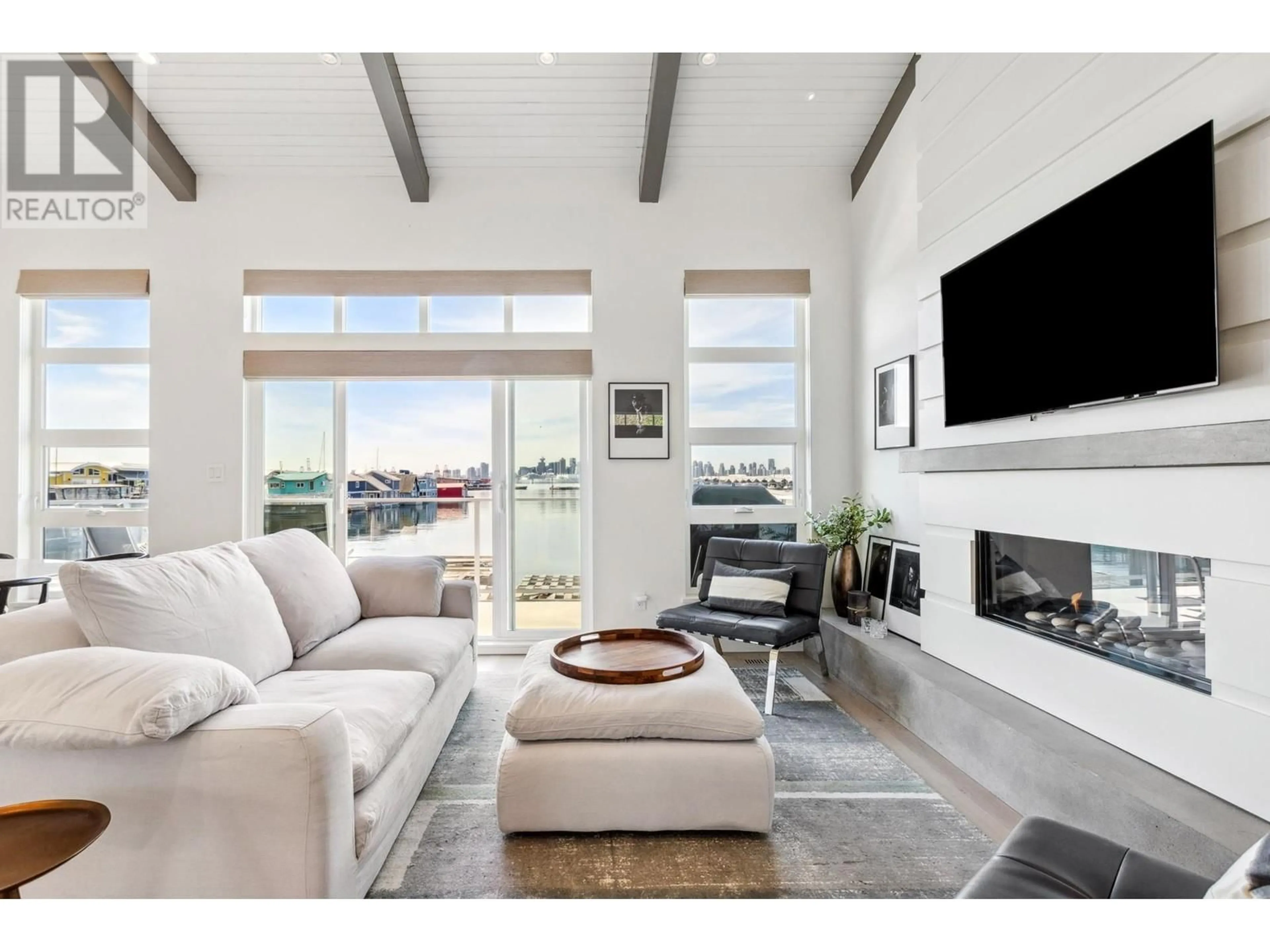 Living room with furniture, unknown for 16 - 415 ESPLANADE, North Vancouver British Columbia V7M1A6