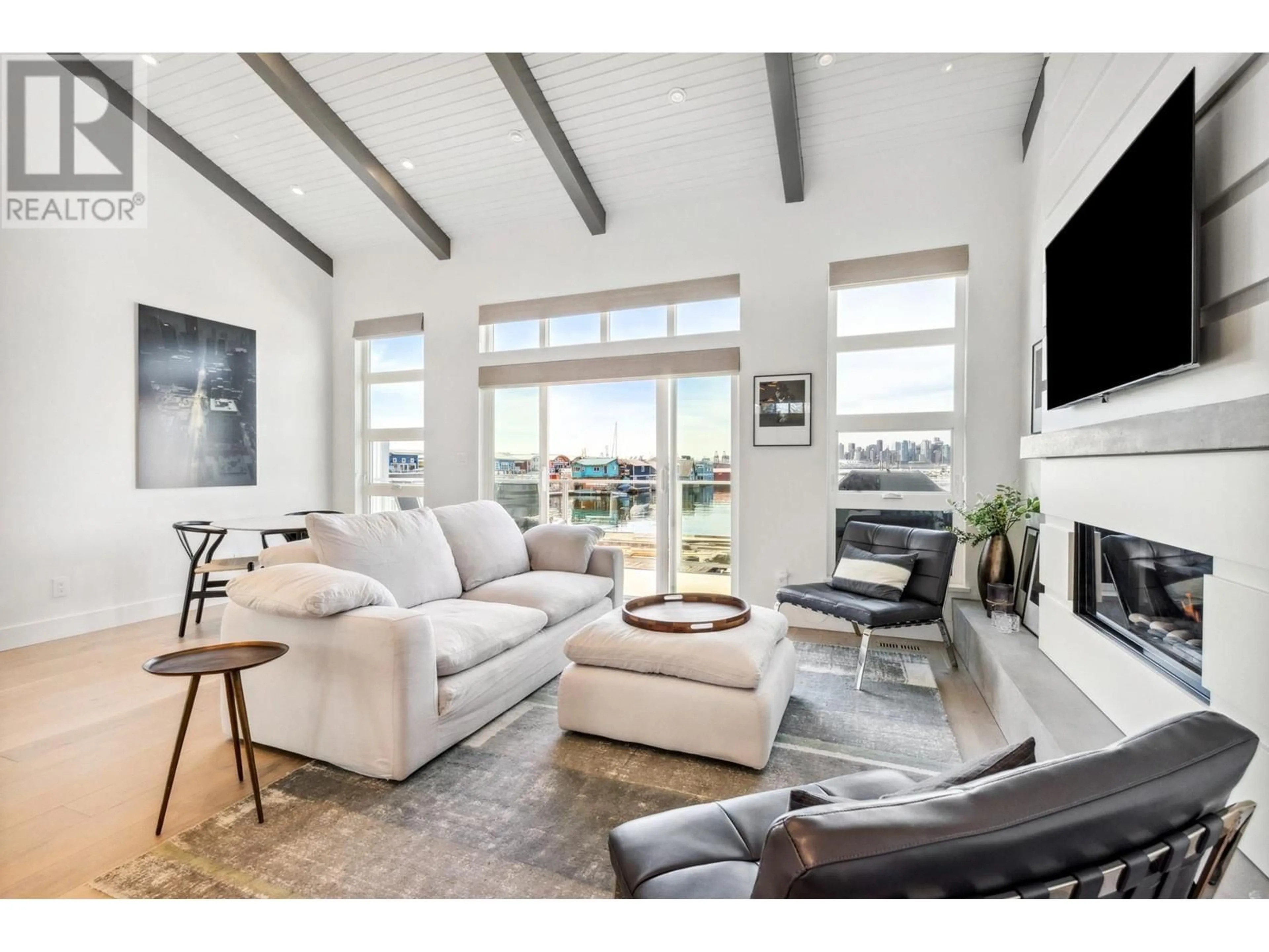 Living room with furniture, unknown for 16 - 415 ESPLANADE, North Vancouver British Columbia V7M1A6