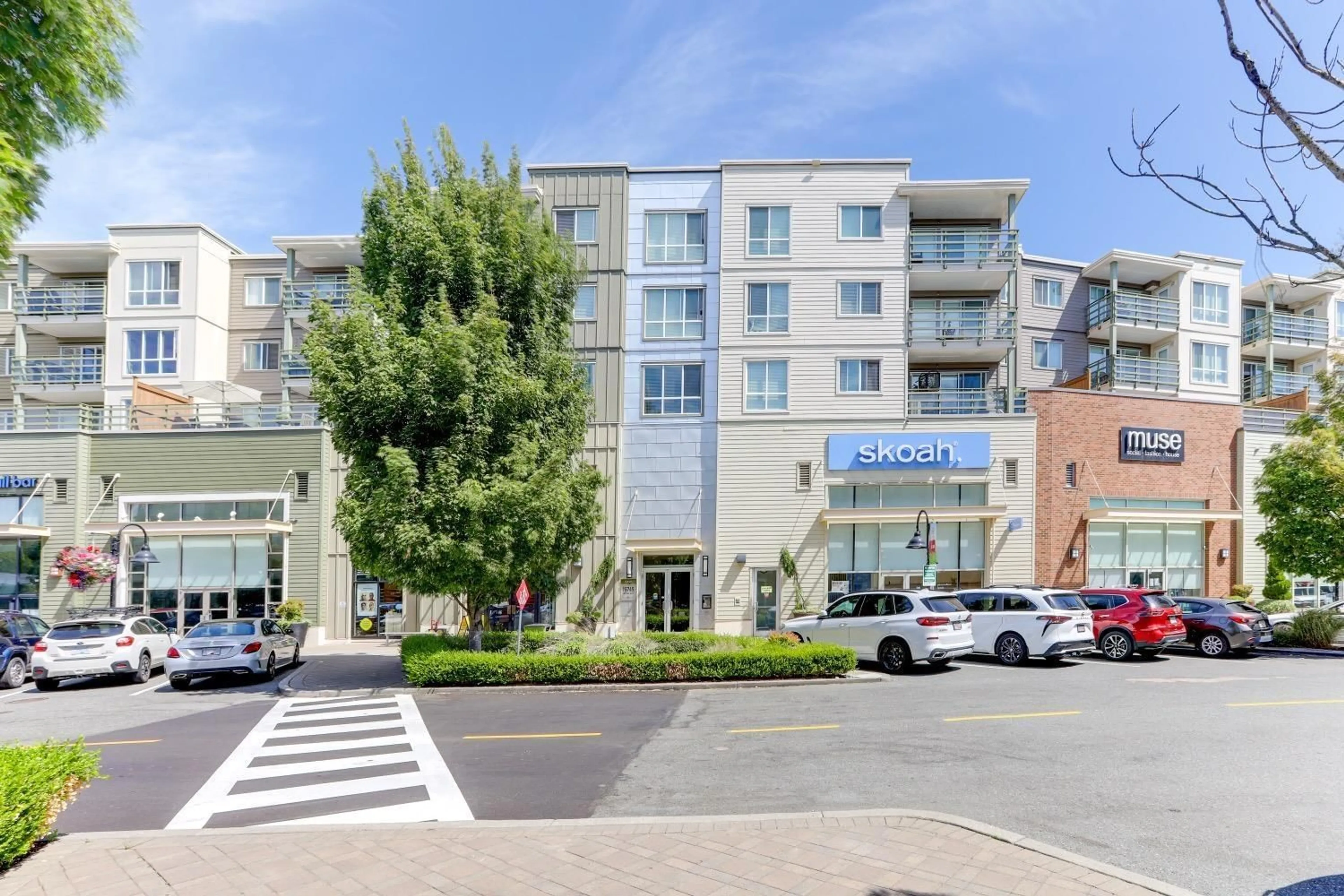Indoor foyer for 317 - 15745 CROYDON, Surrey British Columbia V3S2L5
