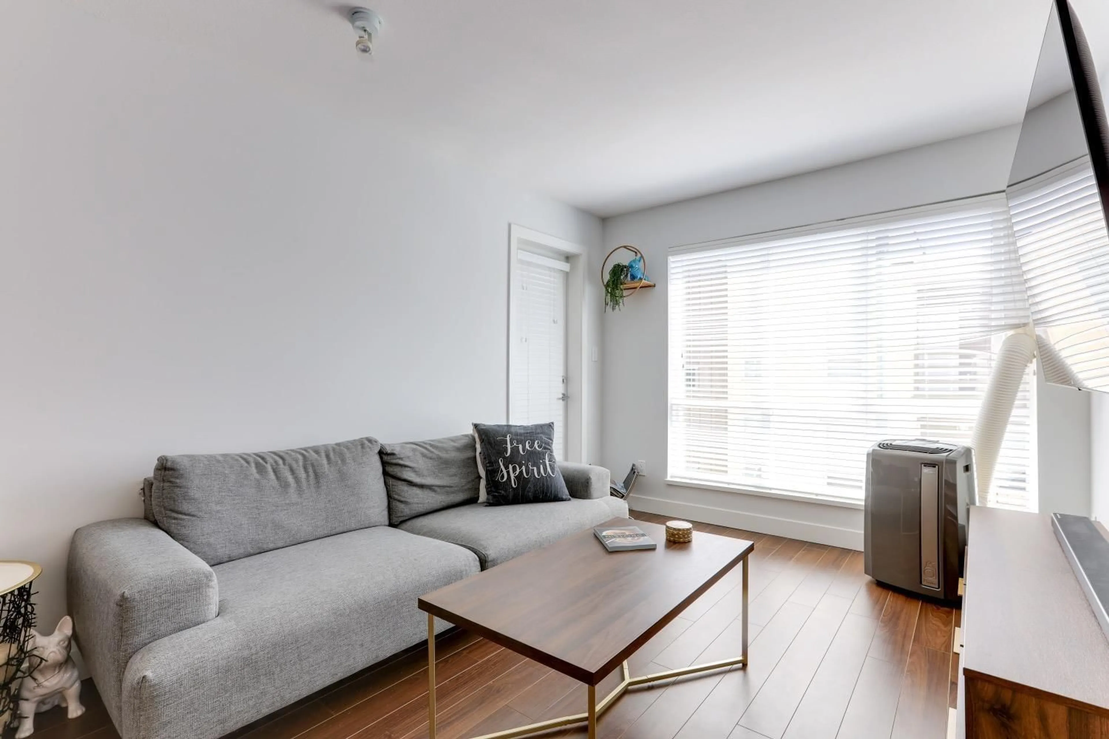 Living room with furniture, wood/laminate floor for 317 - 15745 CROYDON, Surrey British Columbia V3S2L5