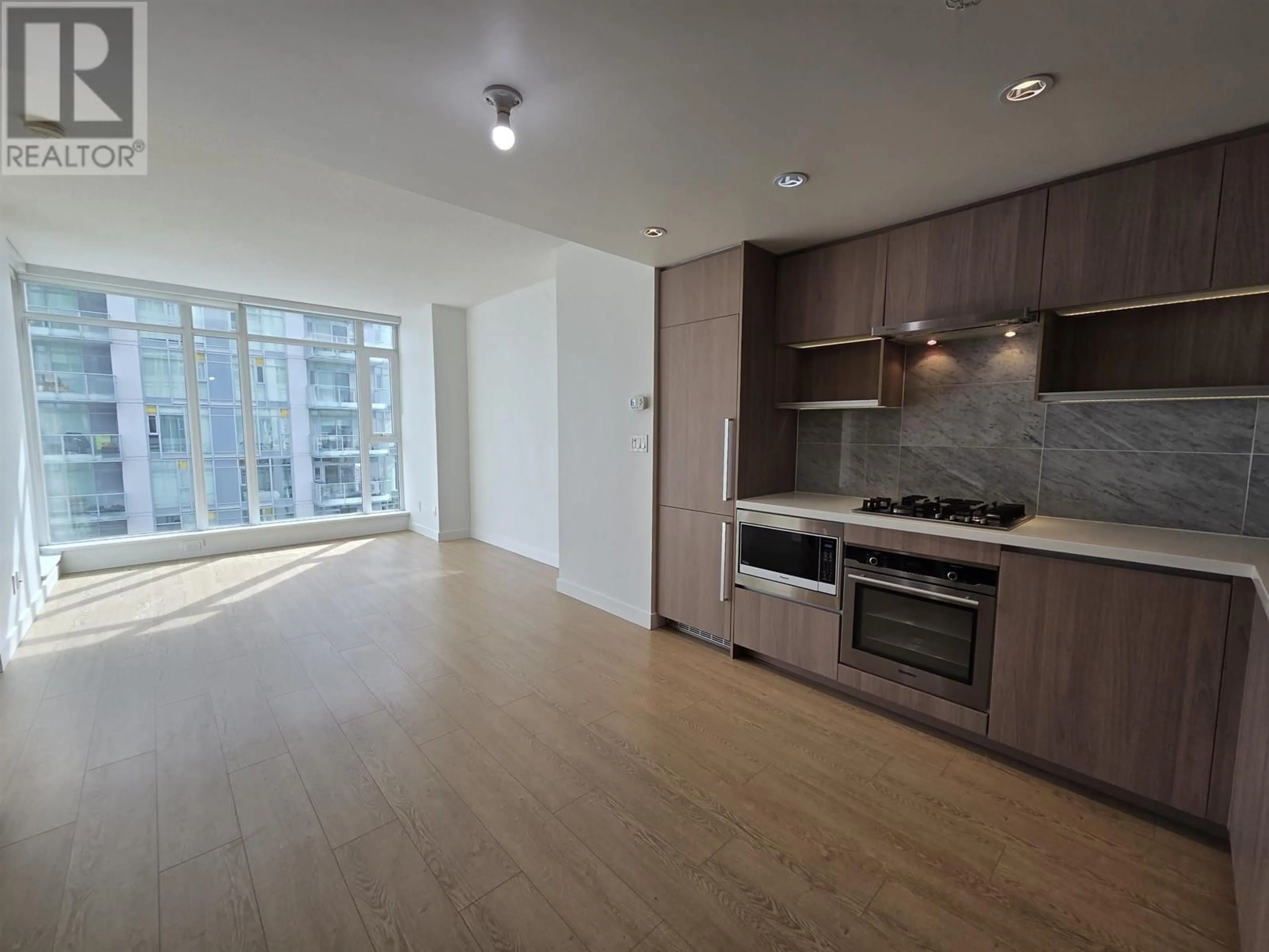 Standard kitchen, unknown for 3302 - 6538 NELSON AVENUE, Burnaby British Columbia V5H0G5