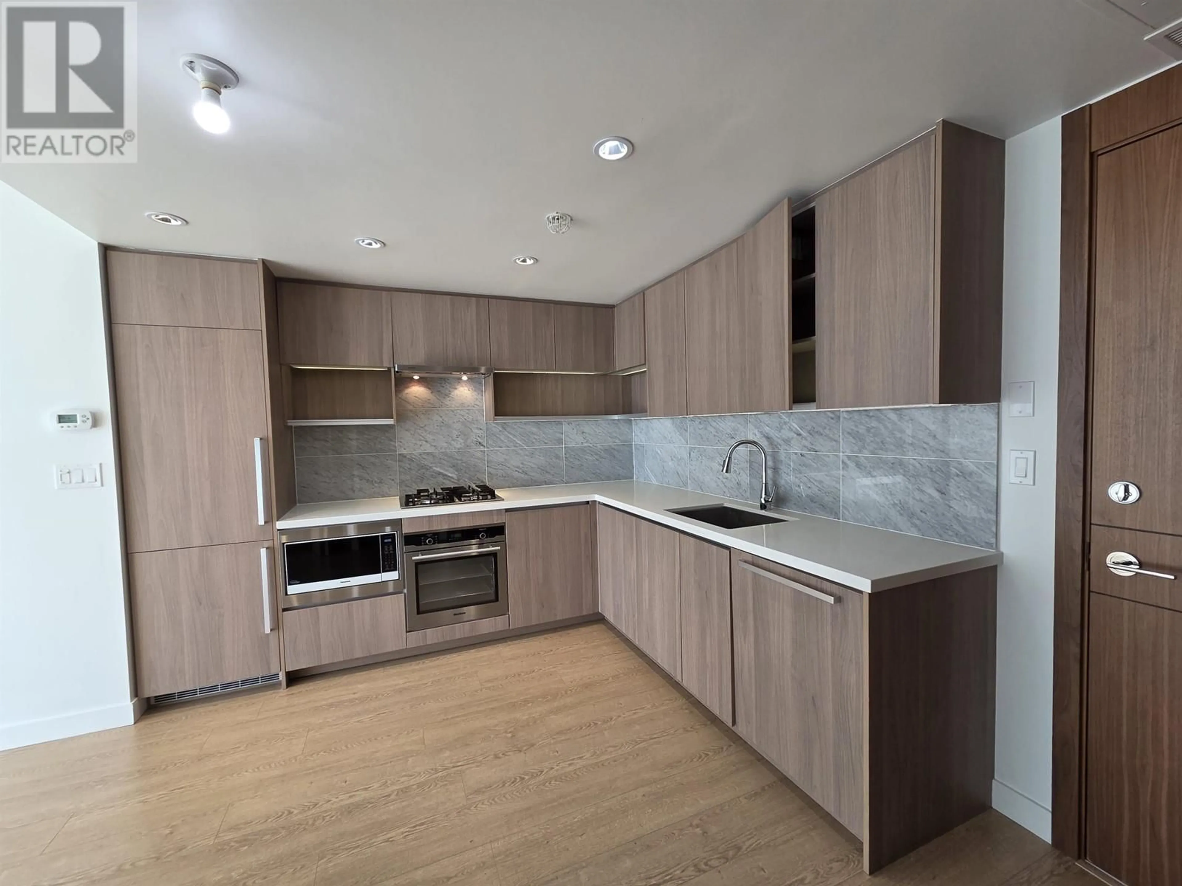 Standard kitchen, unknown for 3302 - 6538 NELSON AVENUE, Burnaby British Columbia V5H0G5